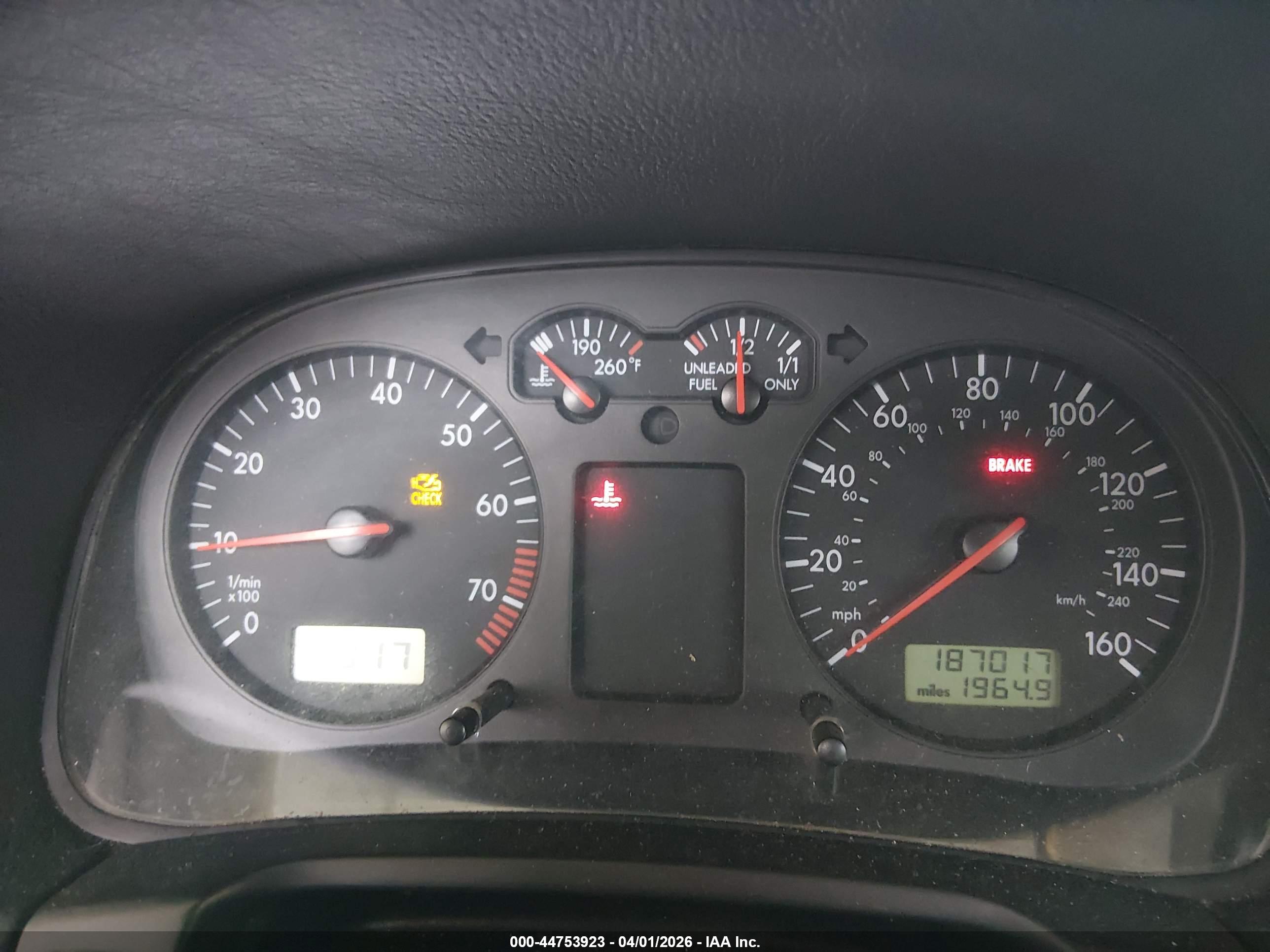 VOLKSWAGEN GTI image 7