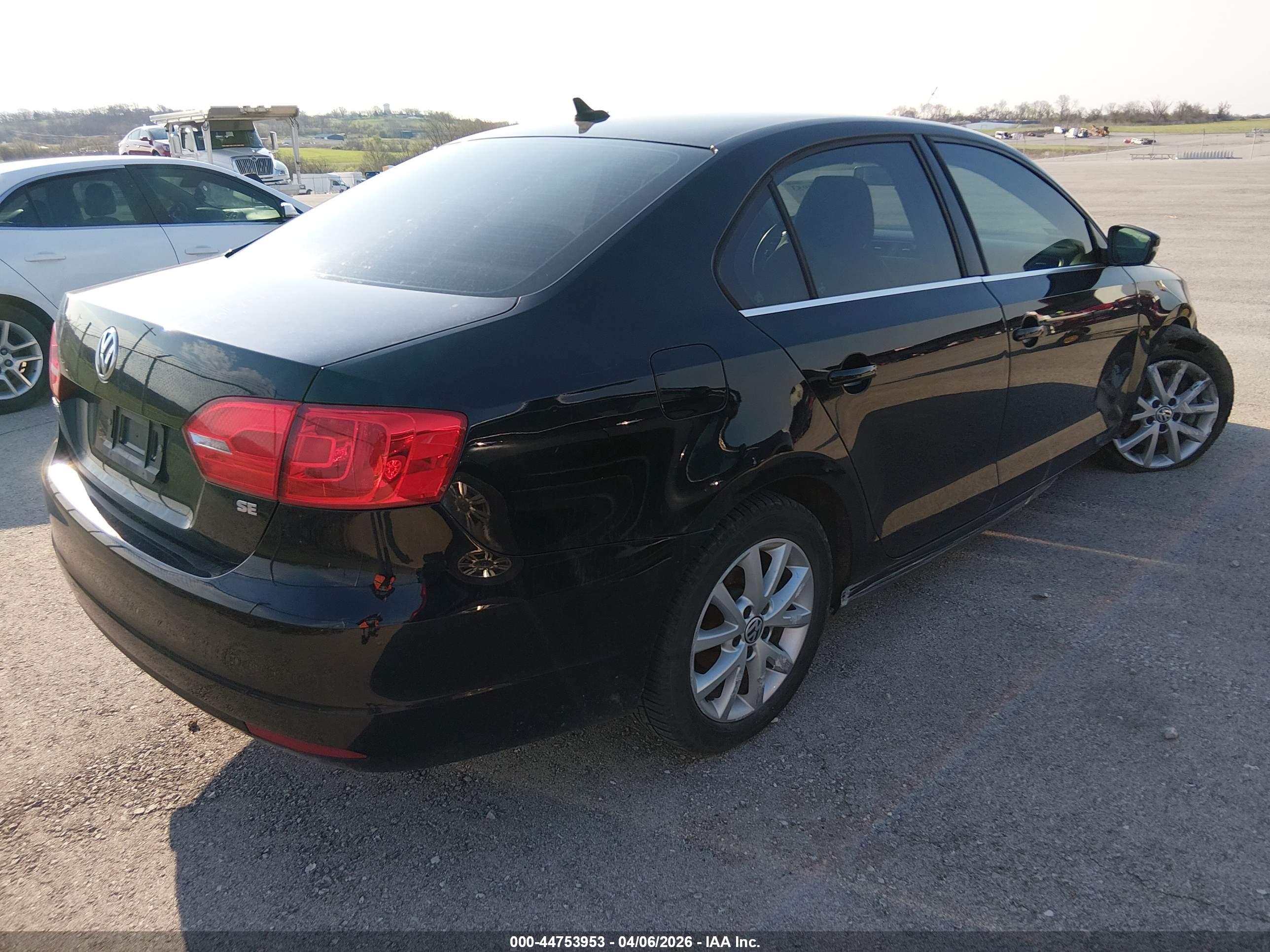 VOLKSWAGEN JETTA image 4