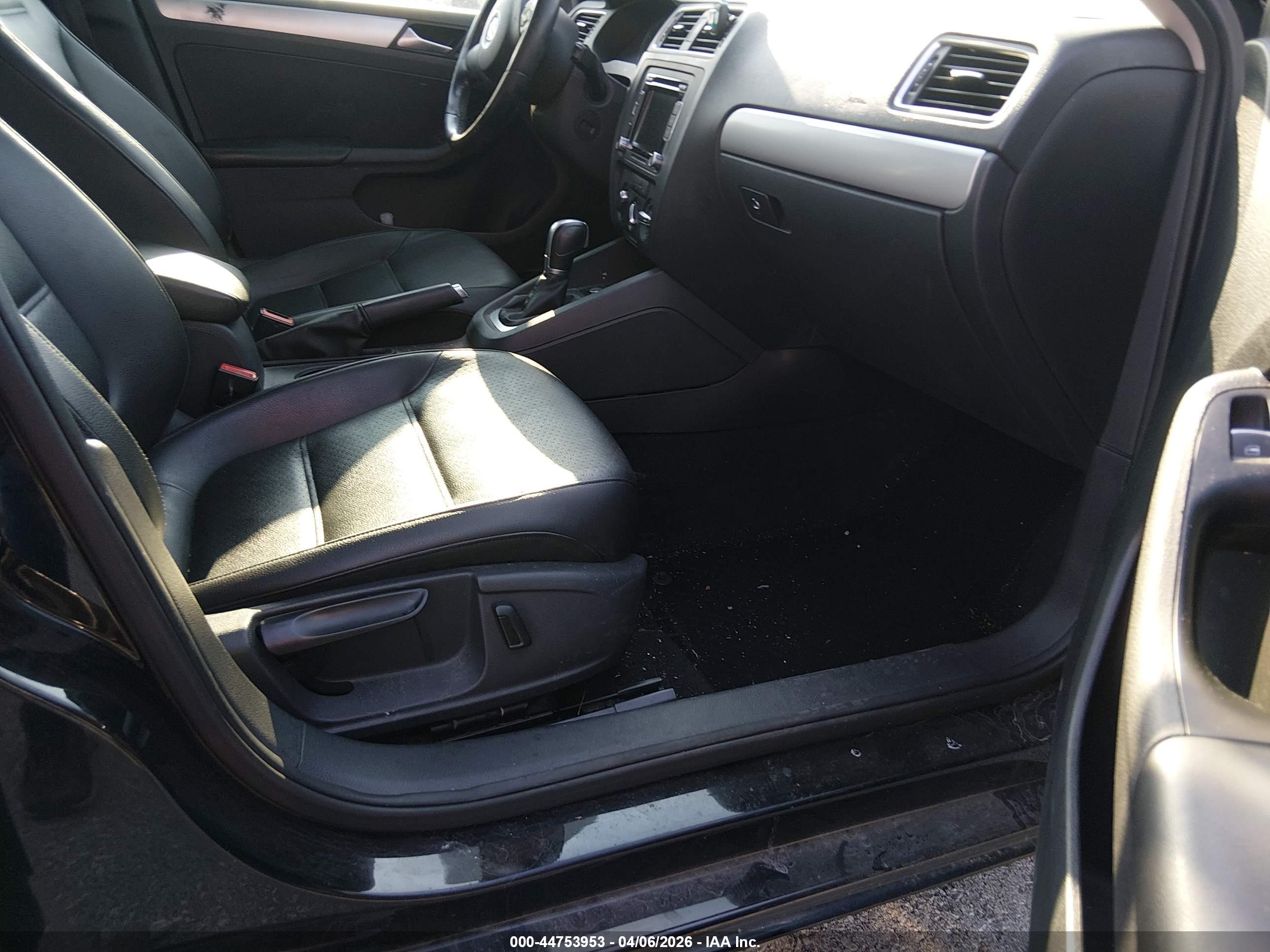 VOLKSWAGEN JETTA image 5
