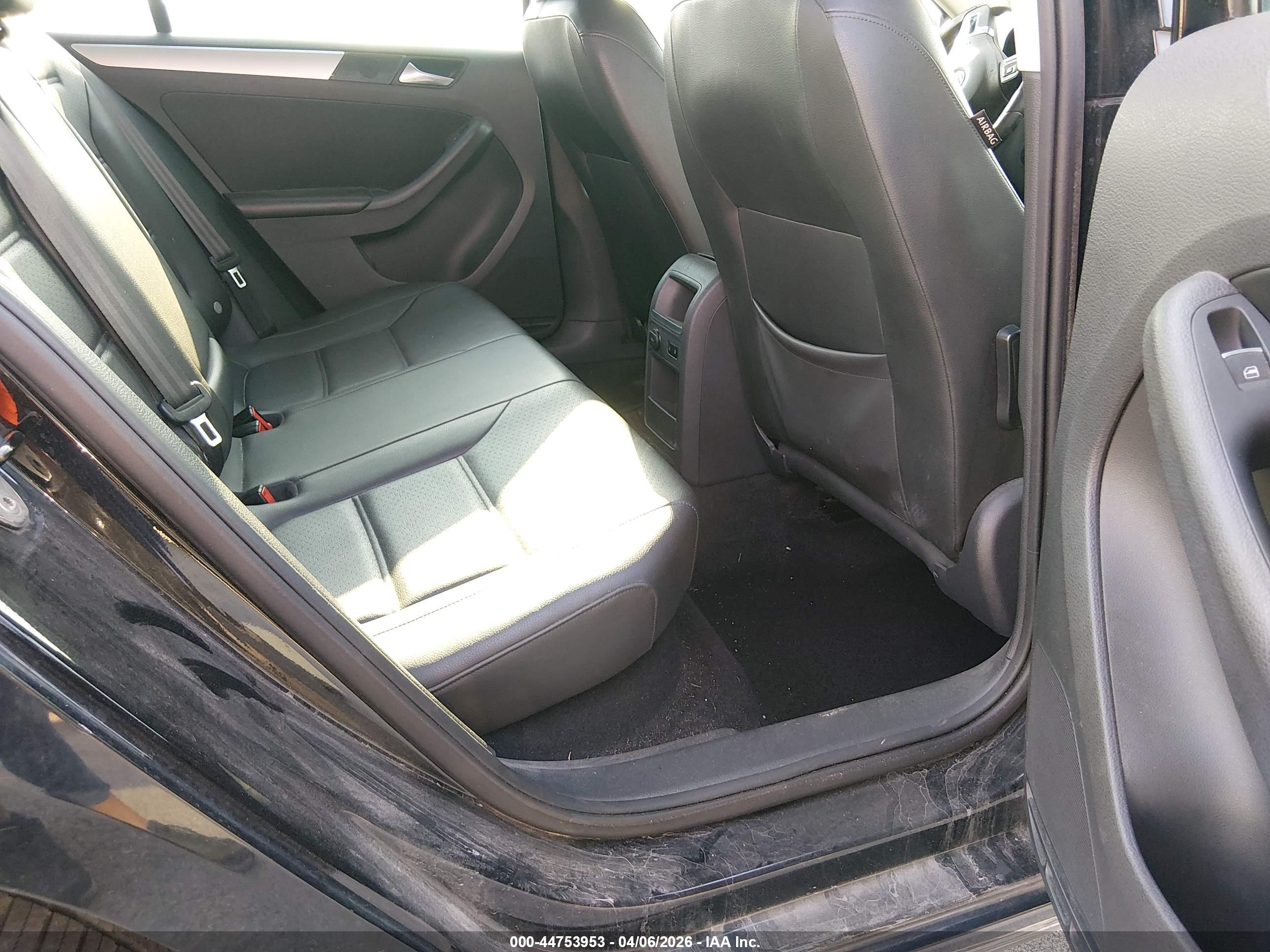 VOLKSWAGEN JETTA image 8