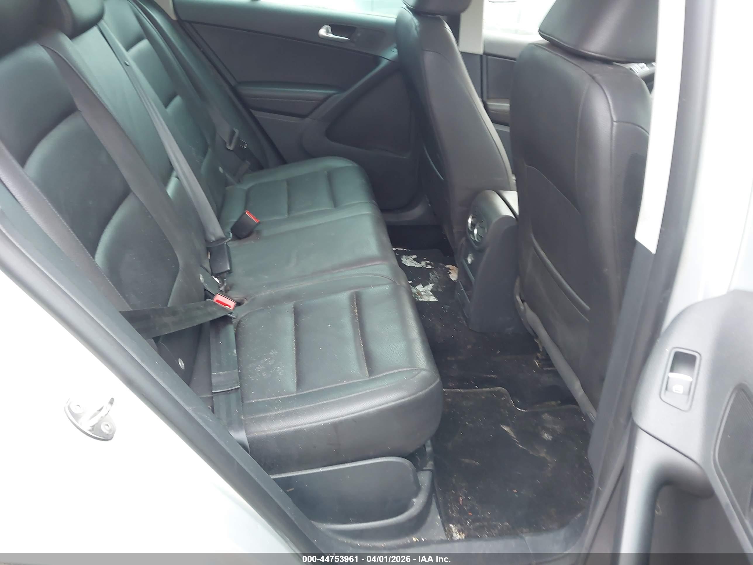 VOLKSWAGEN TIGUAN image 8