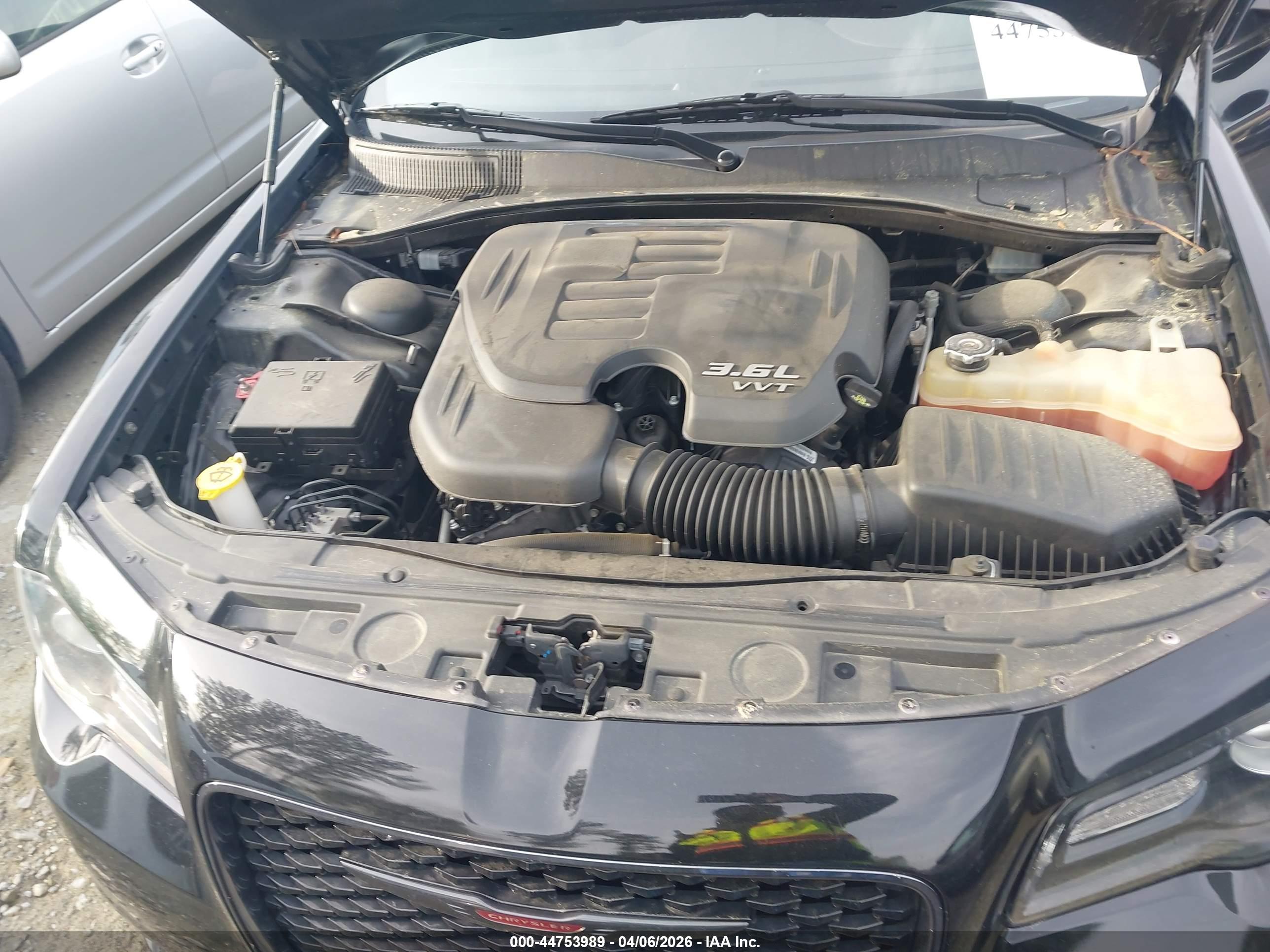 CHRYSLER 300 image 10