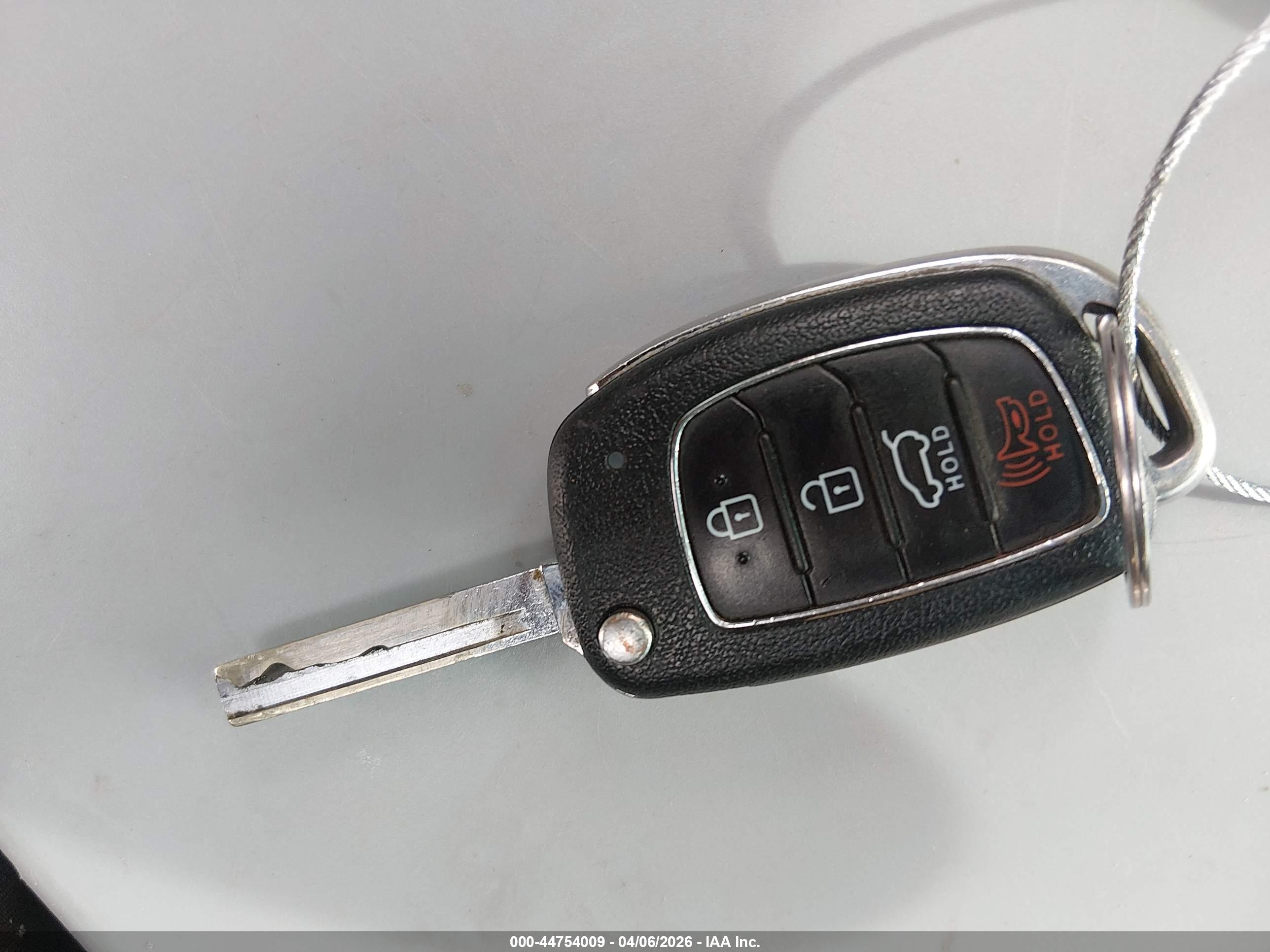 HYUNDAI SANTA image 11
