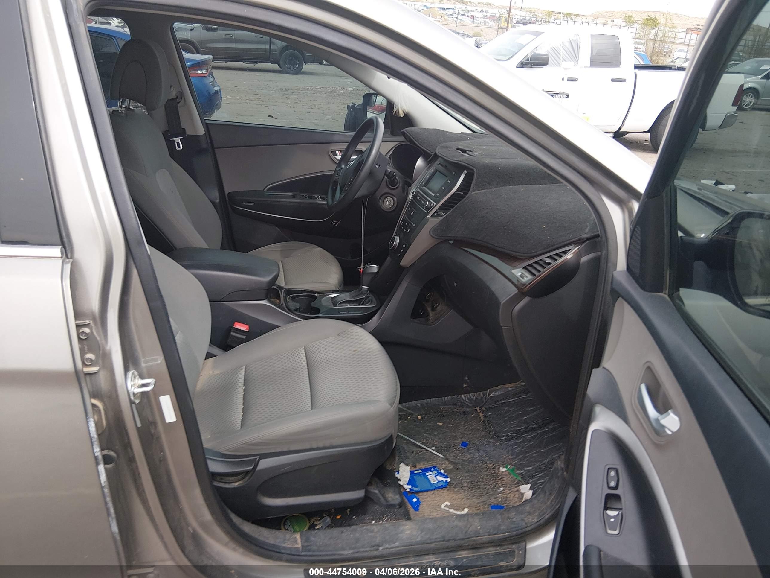 HYUNDAI SANTA image 5