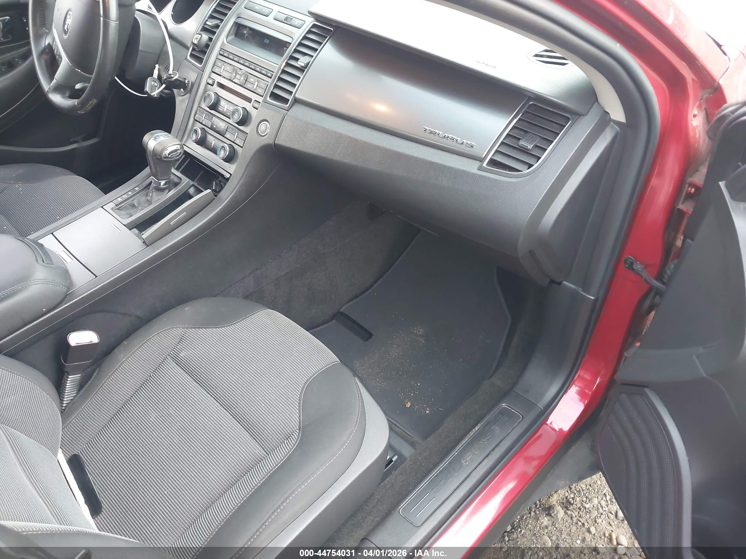 FORD TAURUS image 5