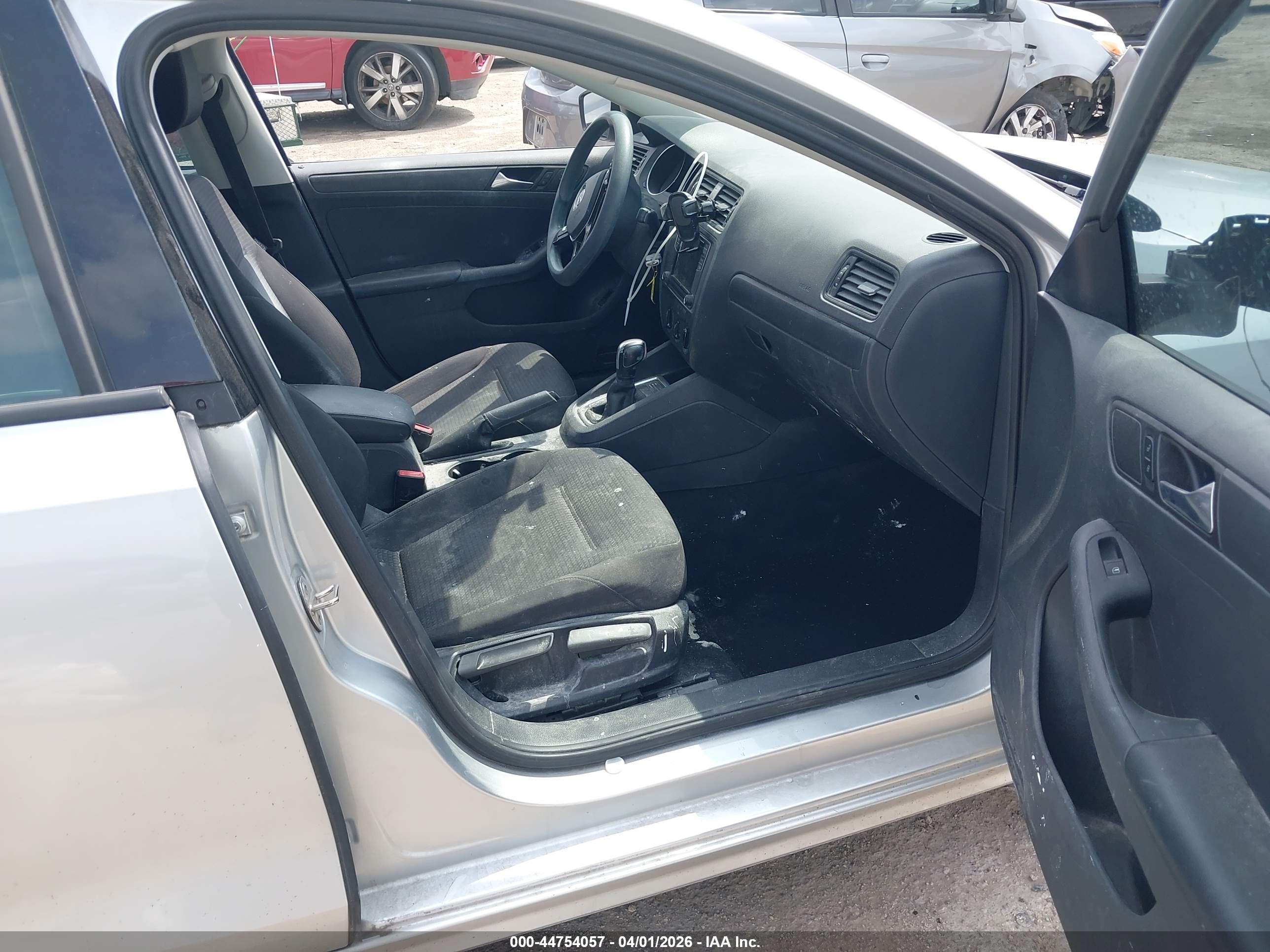 VOLKSWAGEN JETTA image 5