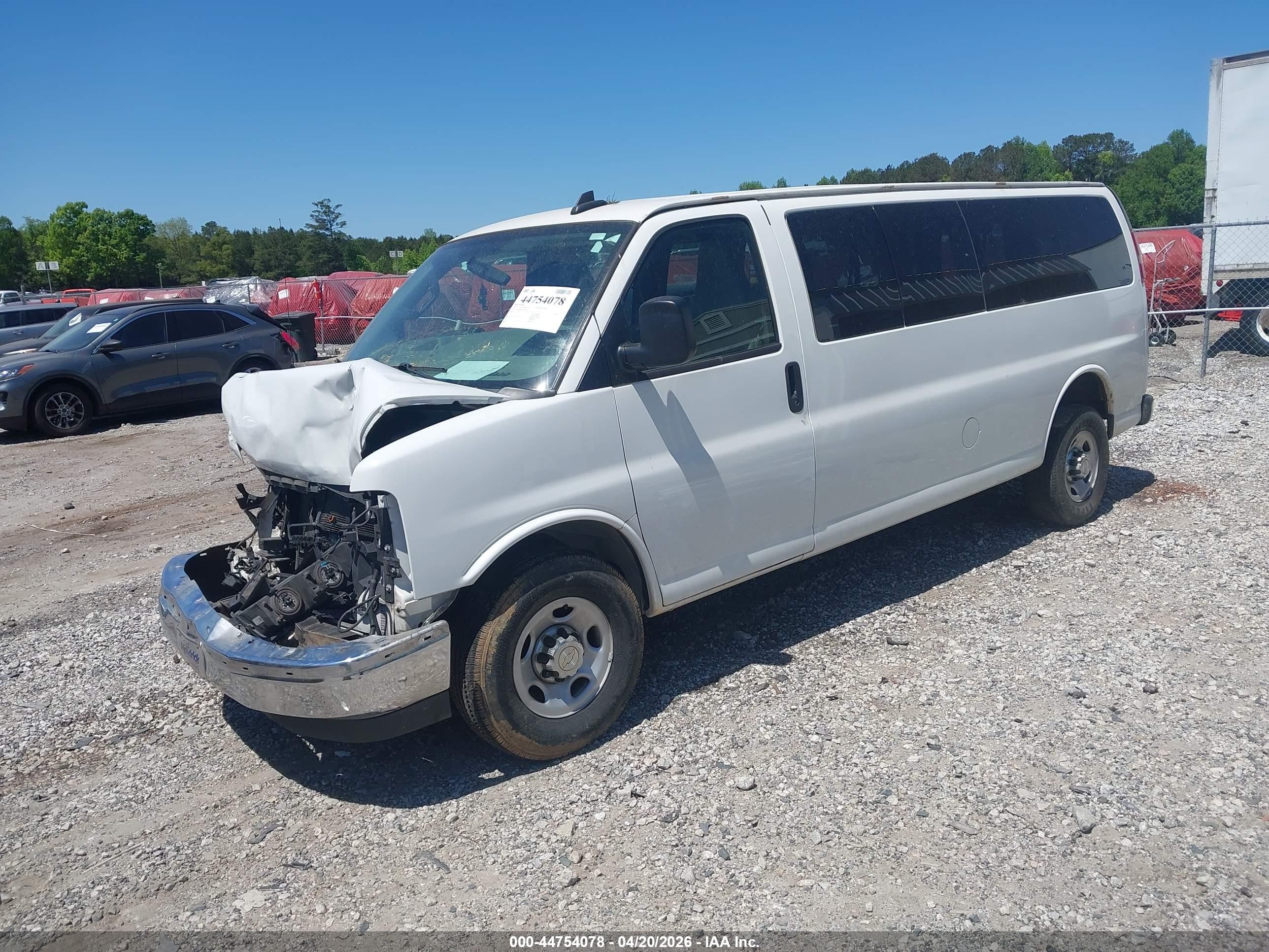 CHEVROLET EXPRESS image 2