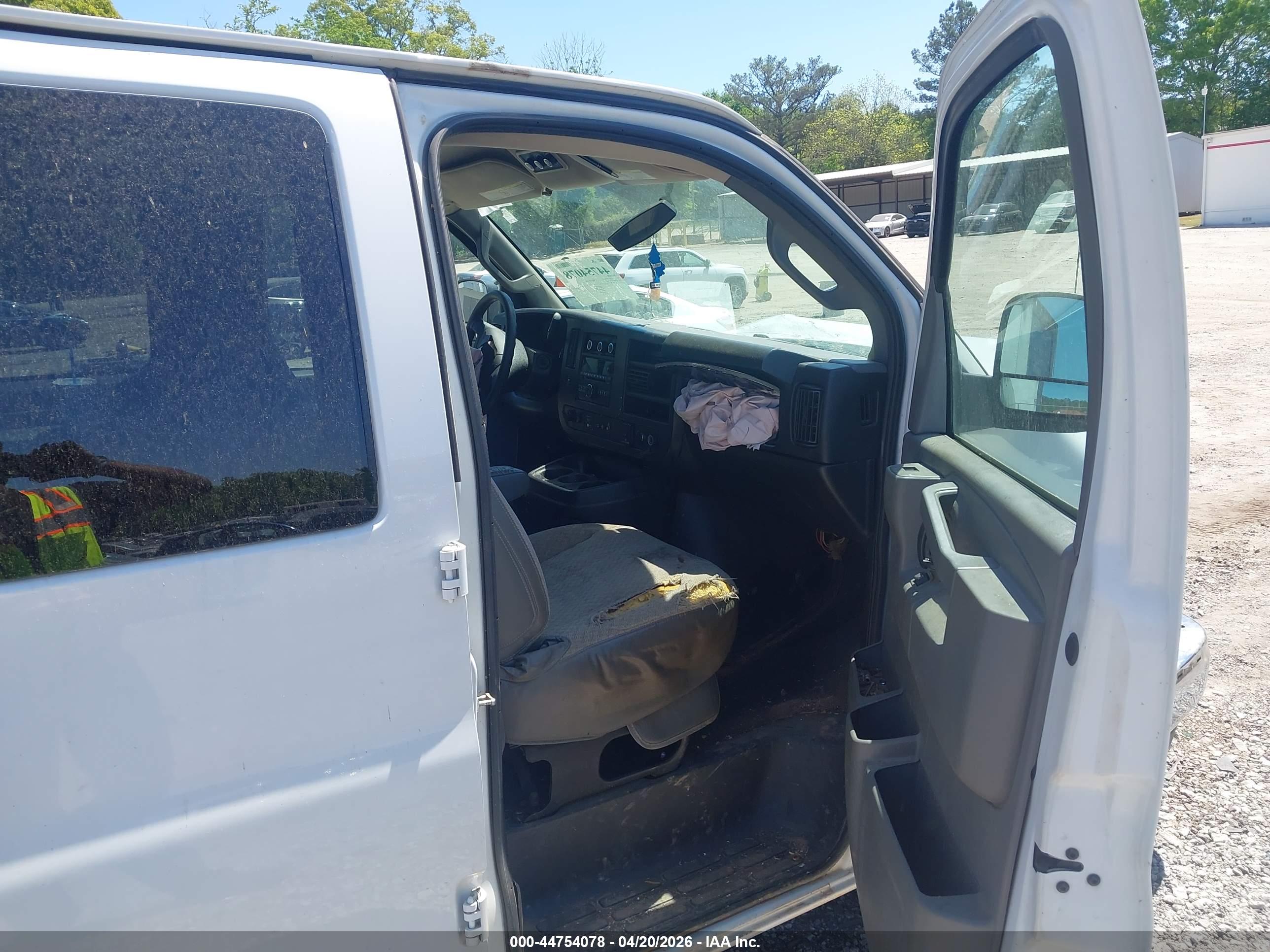 CHEVROLET EXPRESS image 5