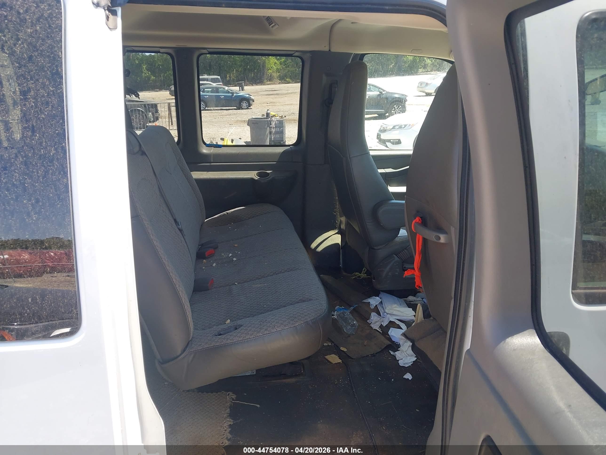 CHEVROLET EXPRESS image 8