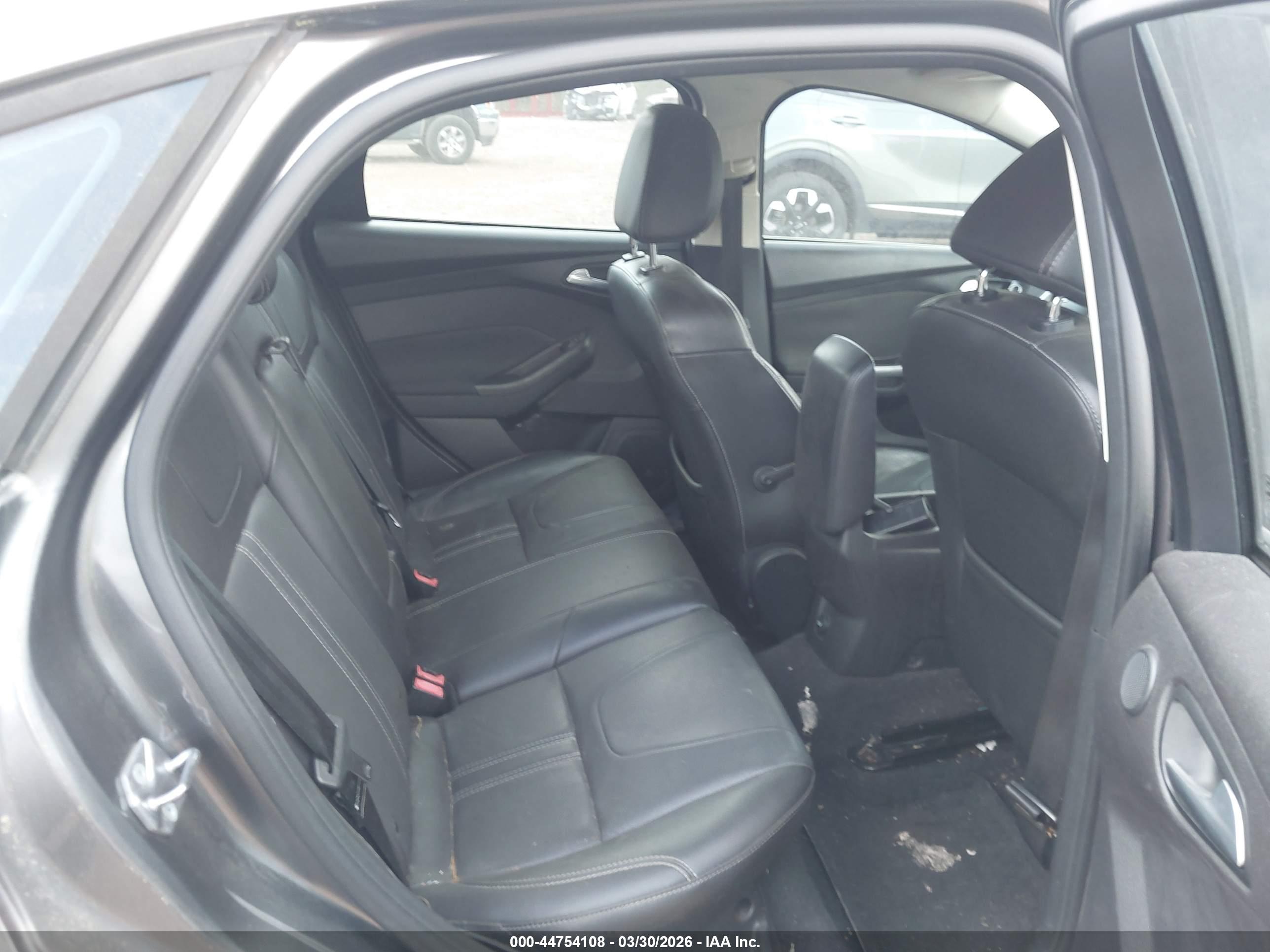 FORD FOCUS image 8