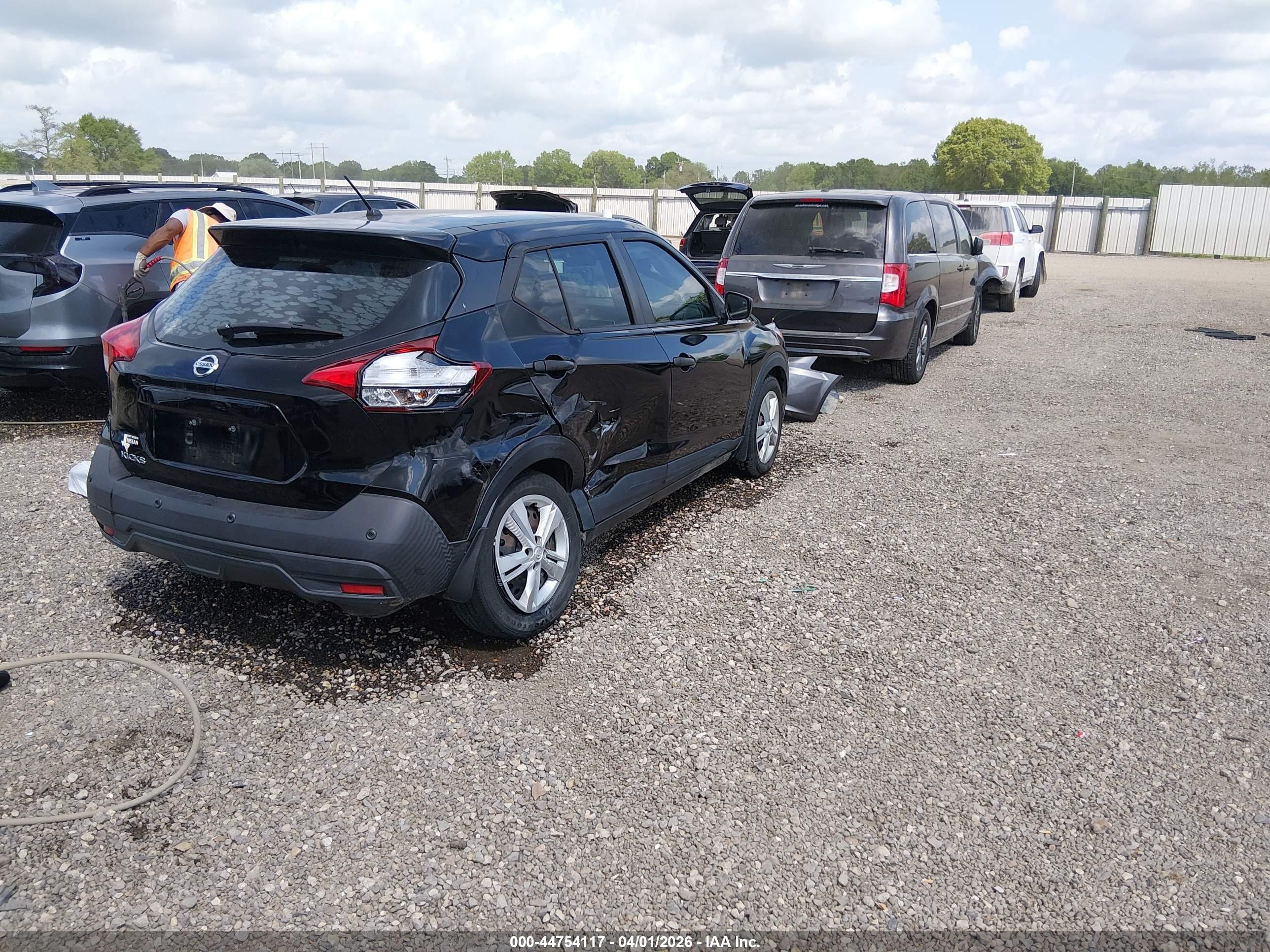 NISSAN KICKS image 4