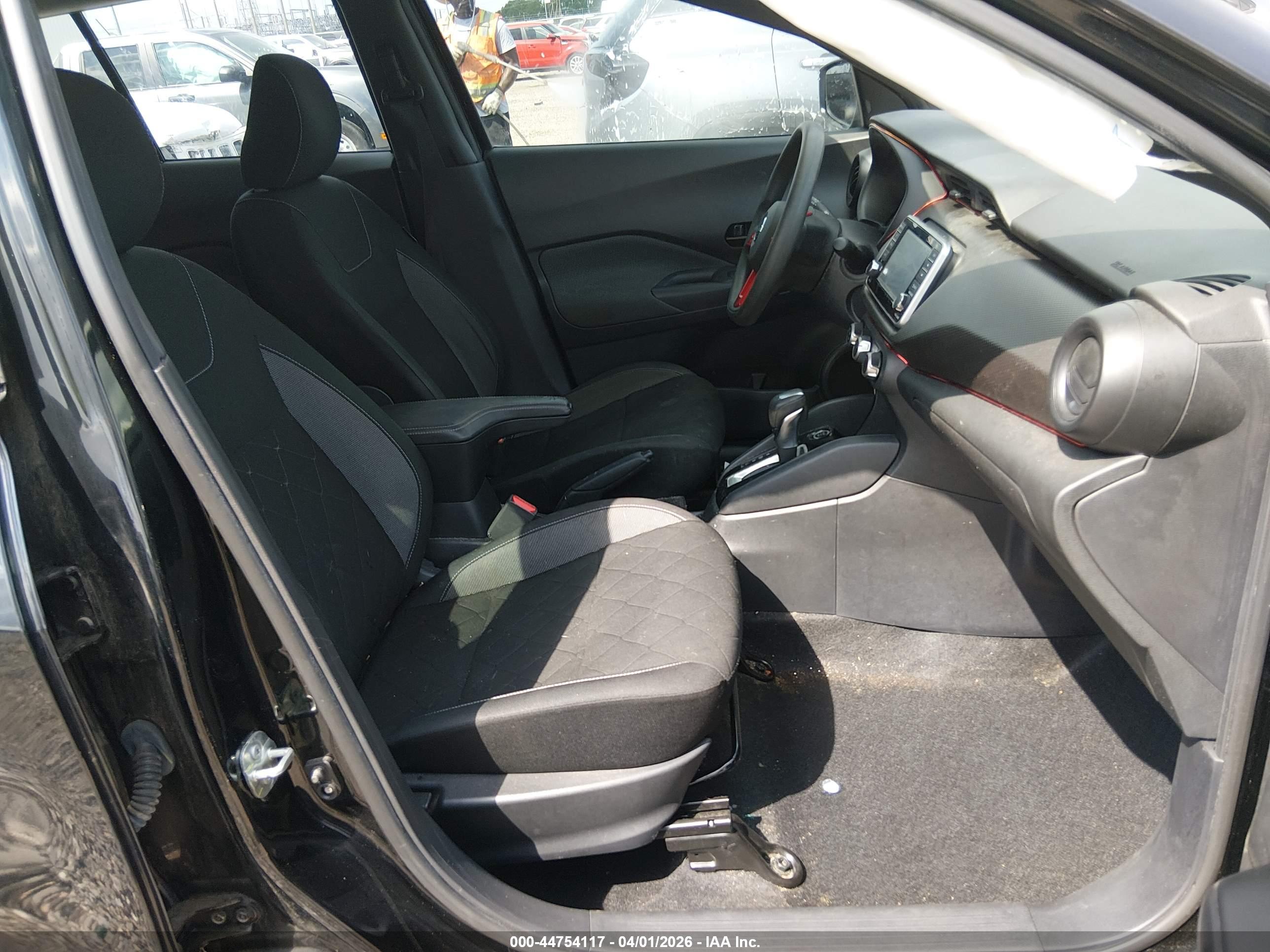 NISSAN KICKS image 5