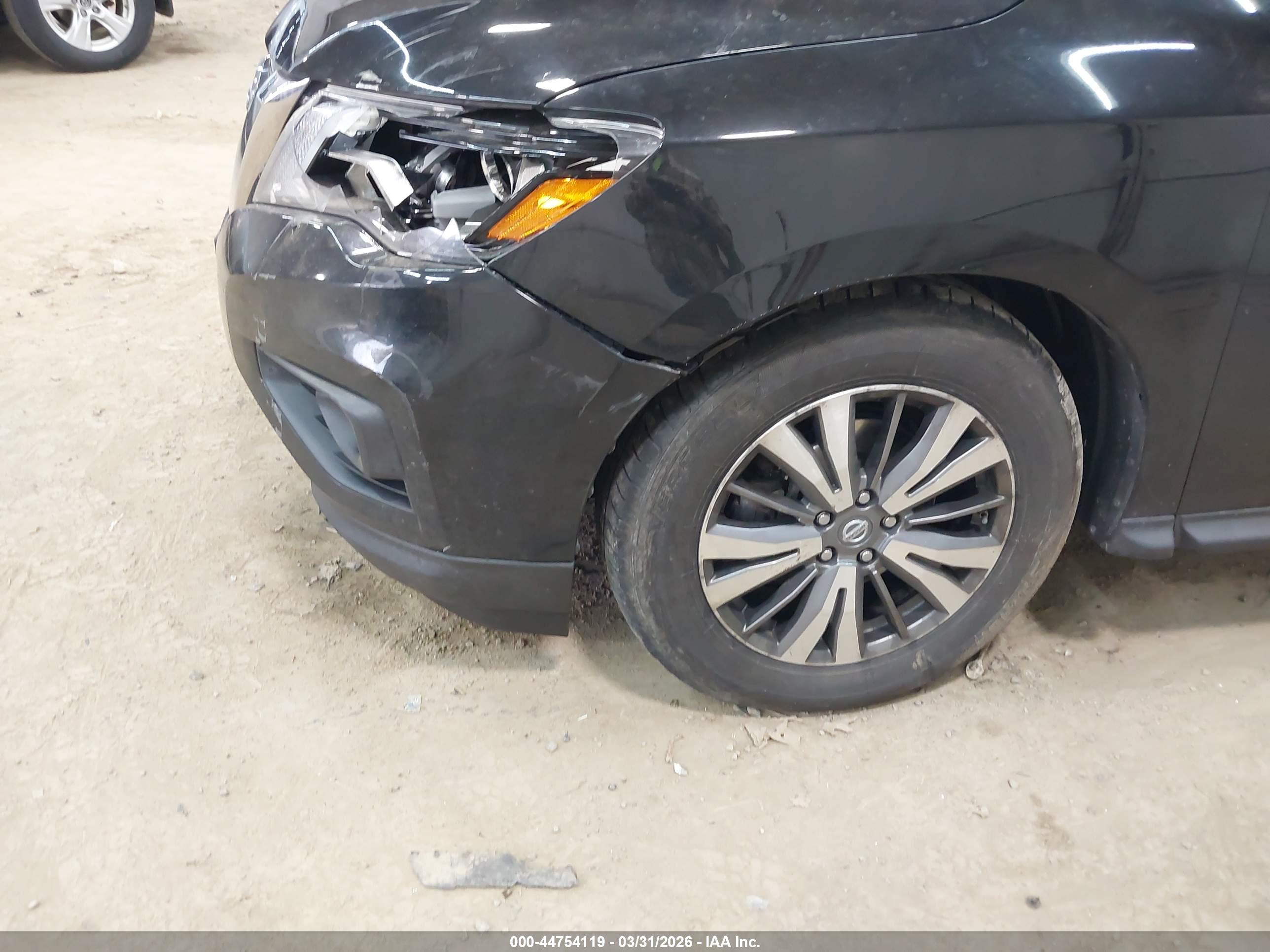 NISSAN PATHFINDER image 6