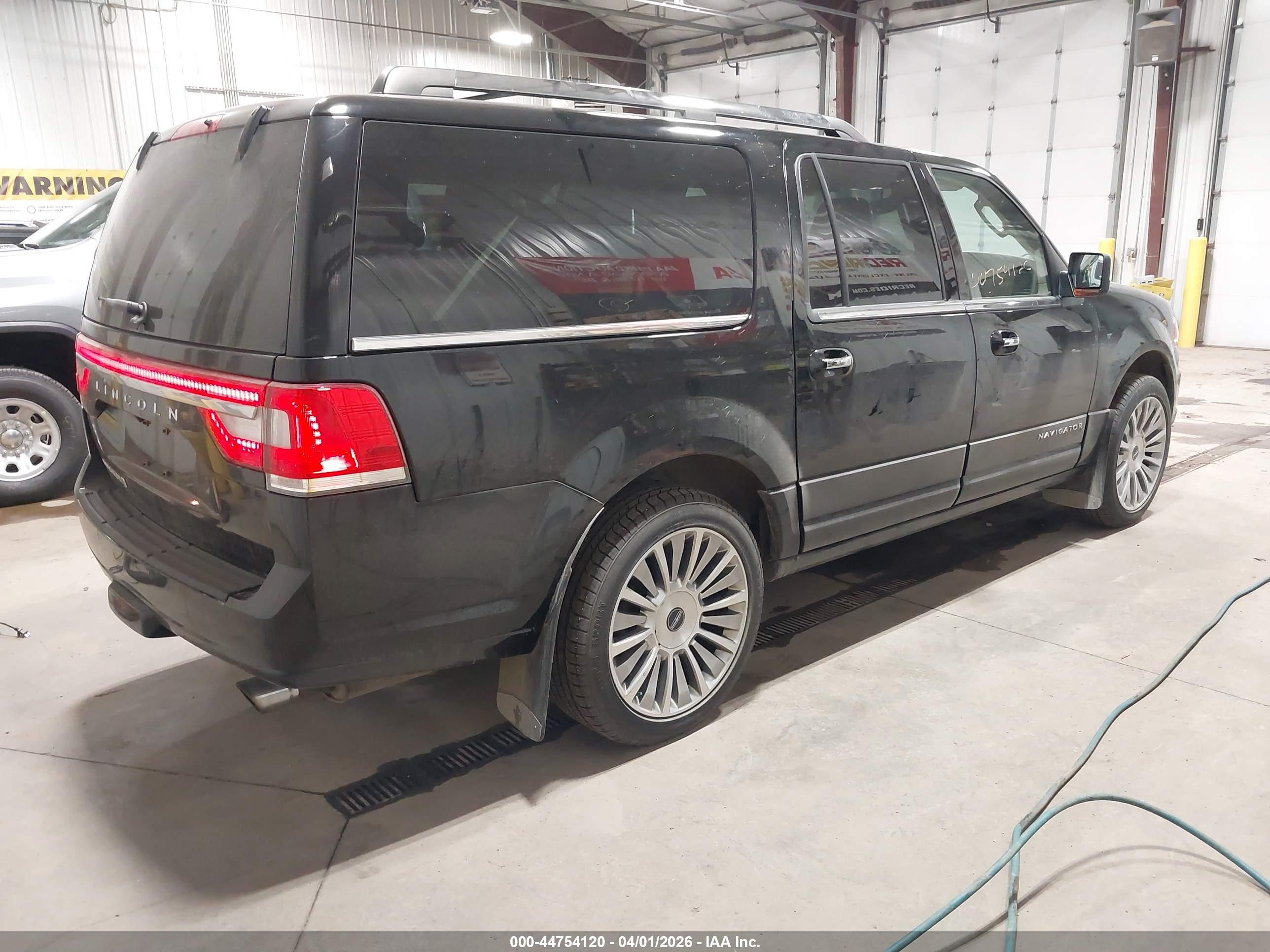 LINCOLN NAVIGATOR image 4