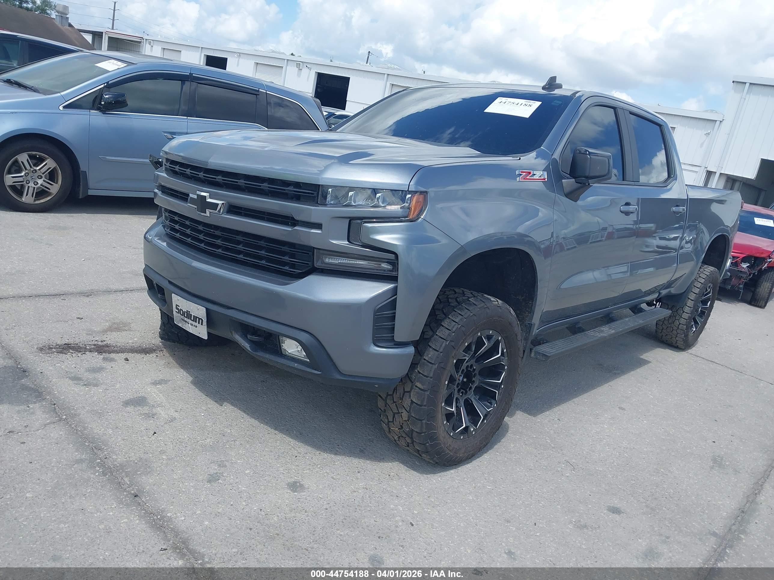 CHEVROLET SILVERADO image 2