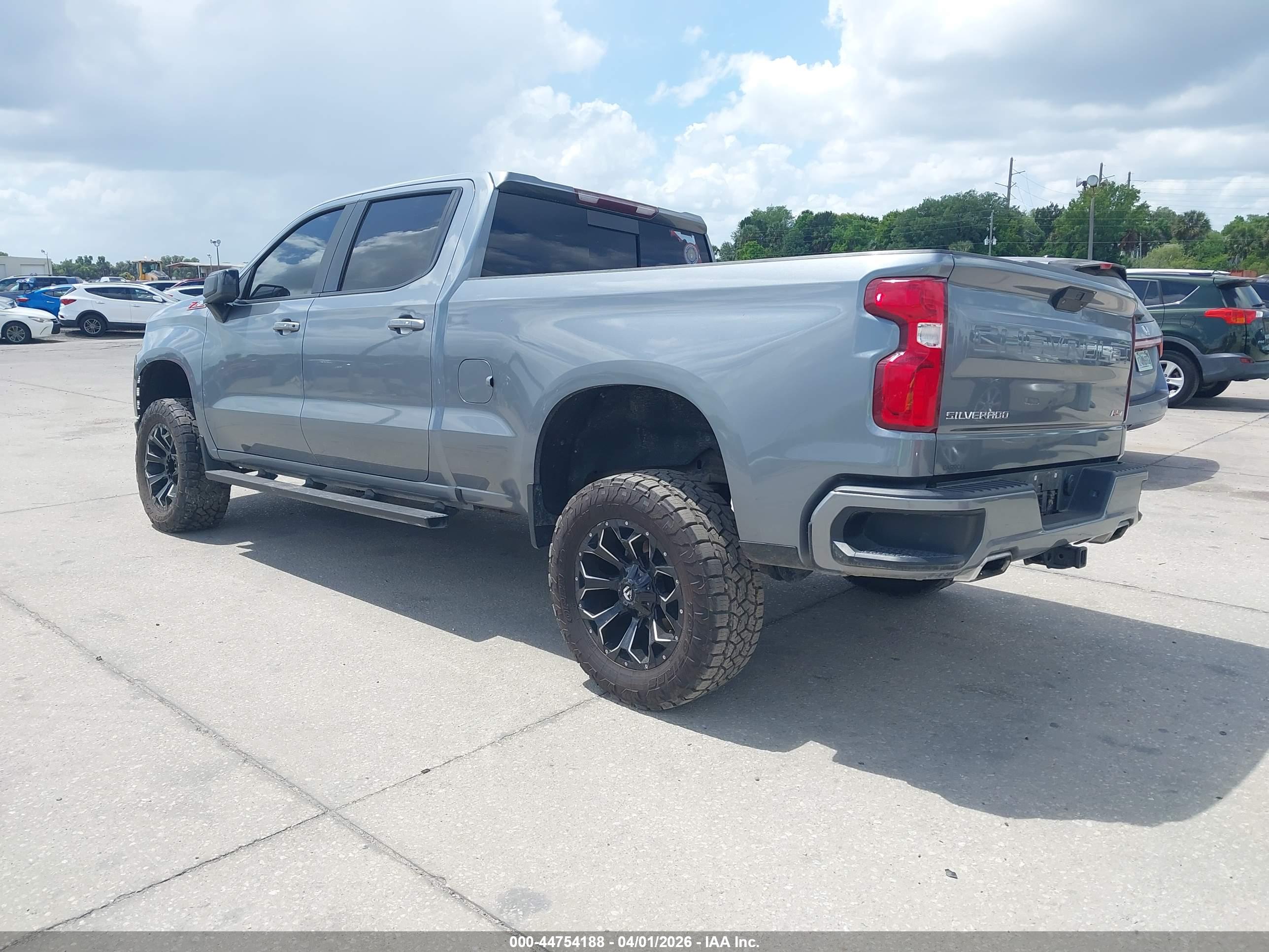 CHEVROLET SILVERADO image 3