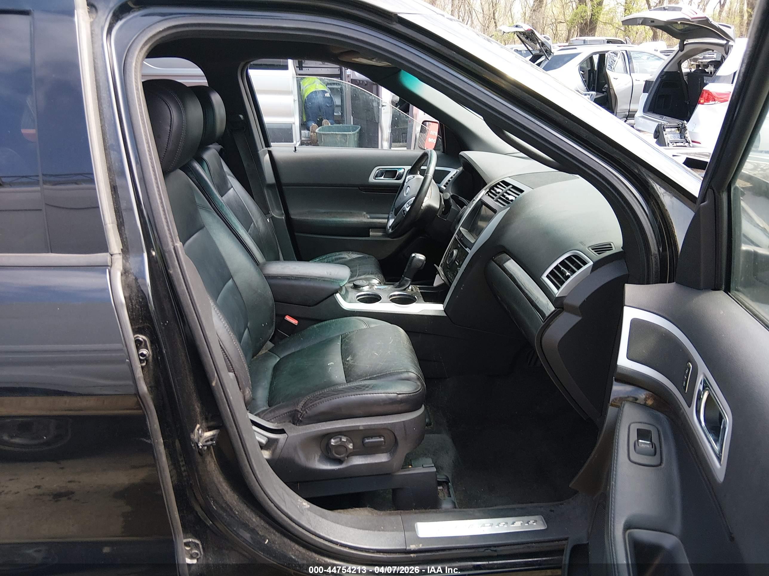 FORD EXPLORER image 5