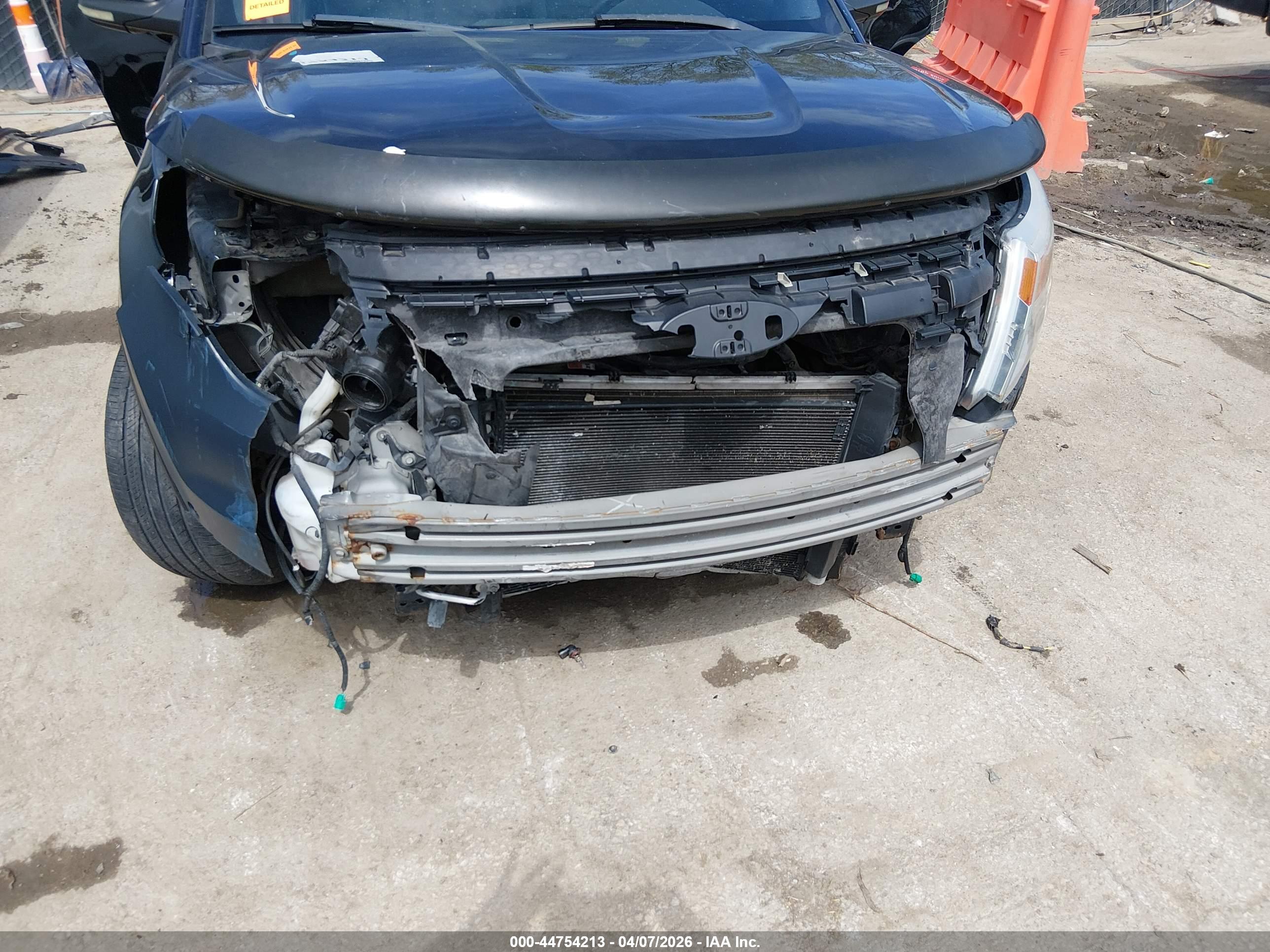 FORD EXPLORER image 6