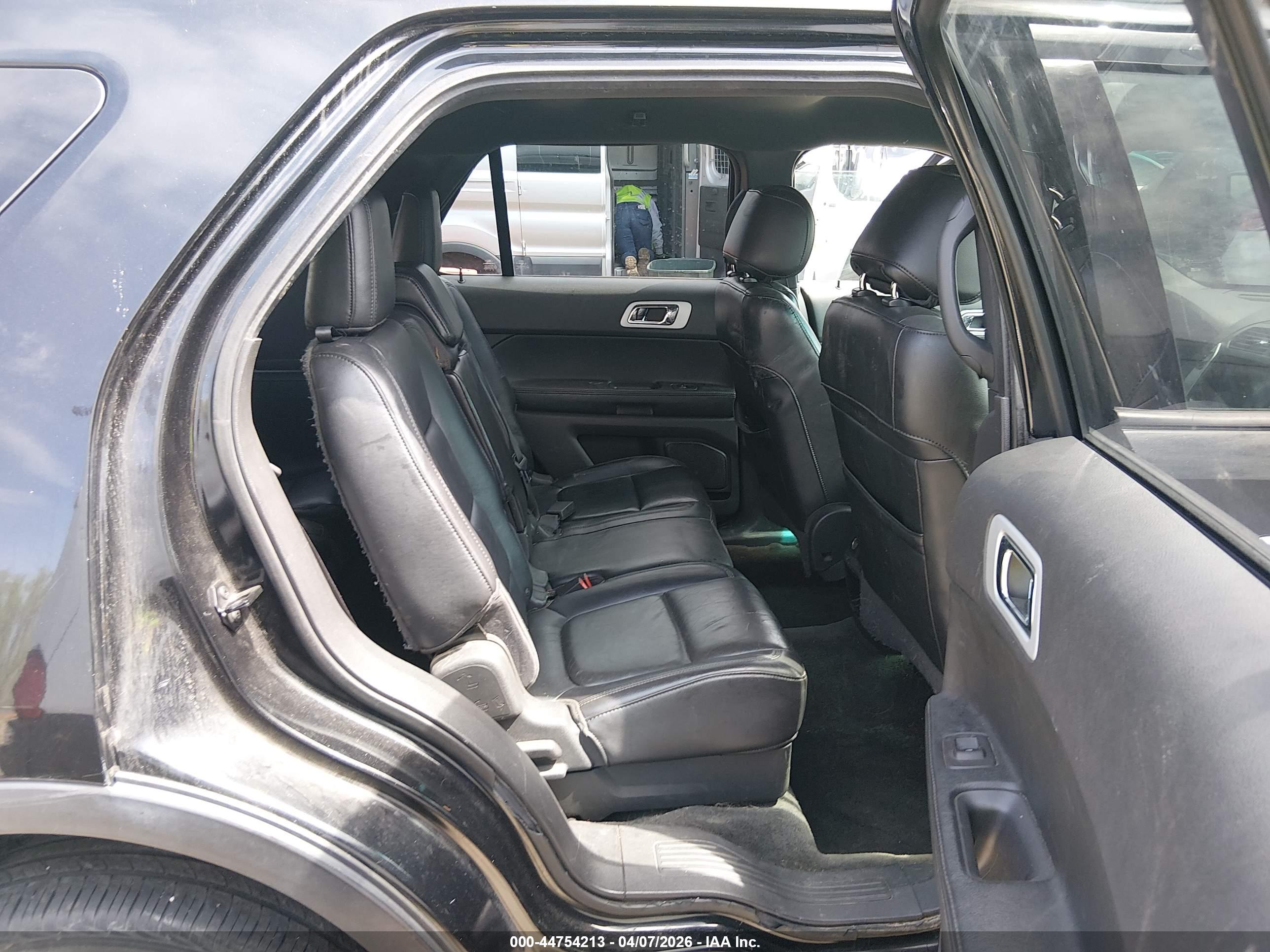 FORD EXPLORER image 8