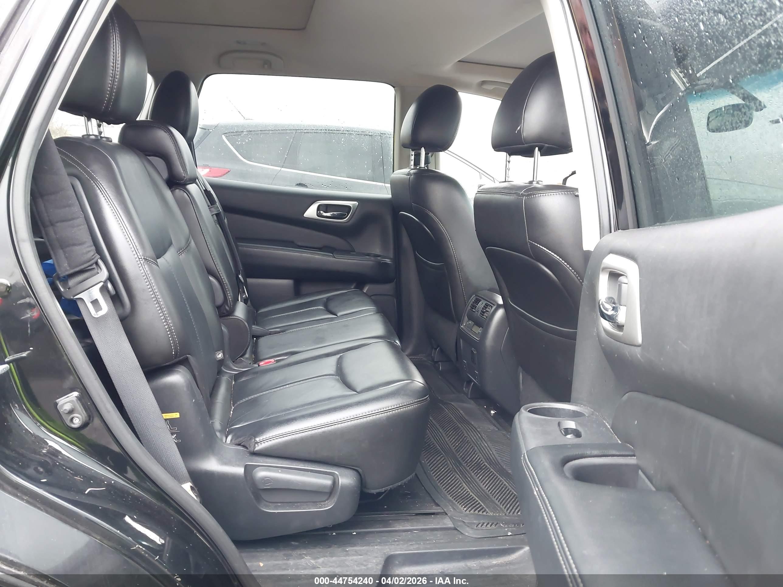 NISSAN PATHFINDER image 8
