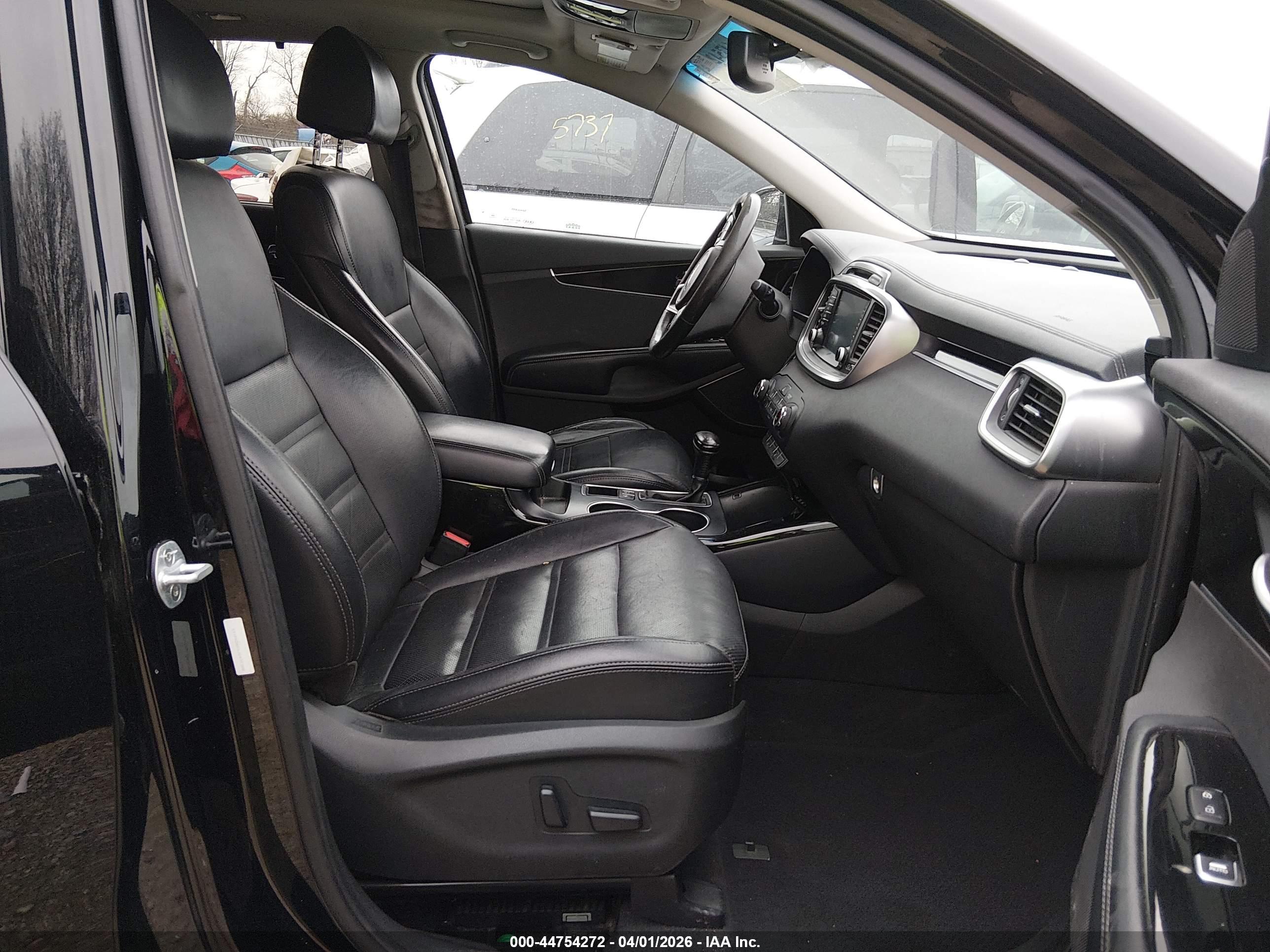 KIA SORENTO image 5