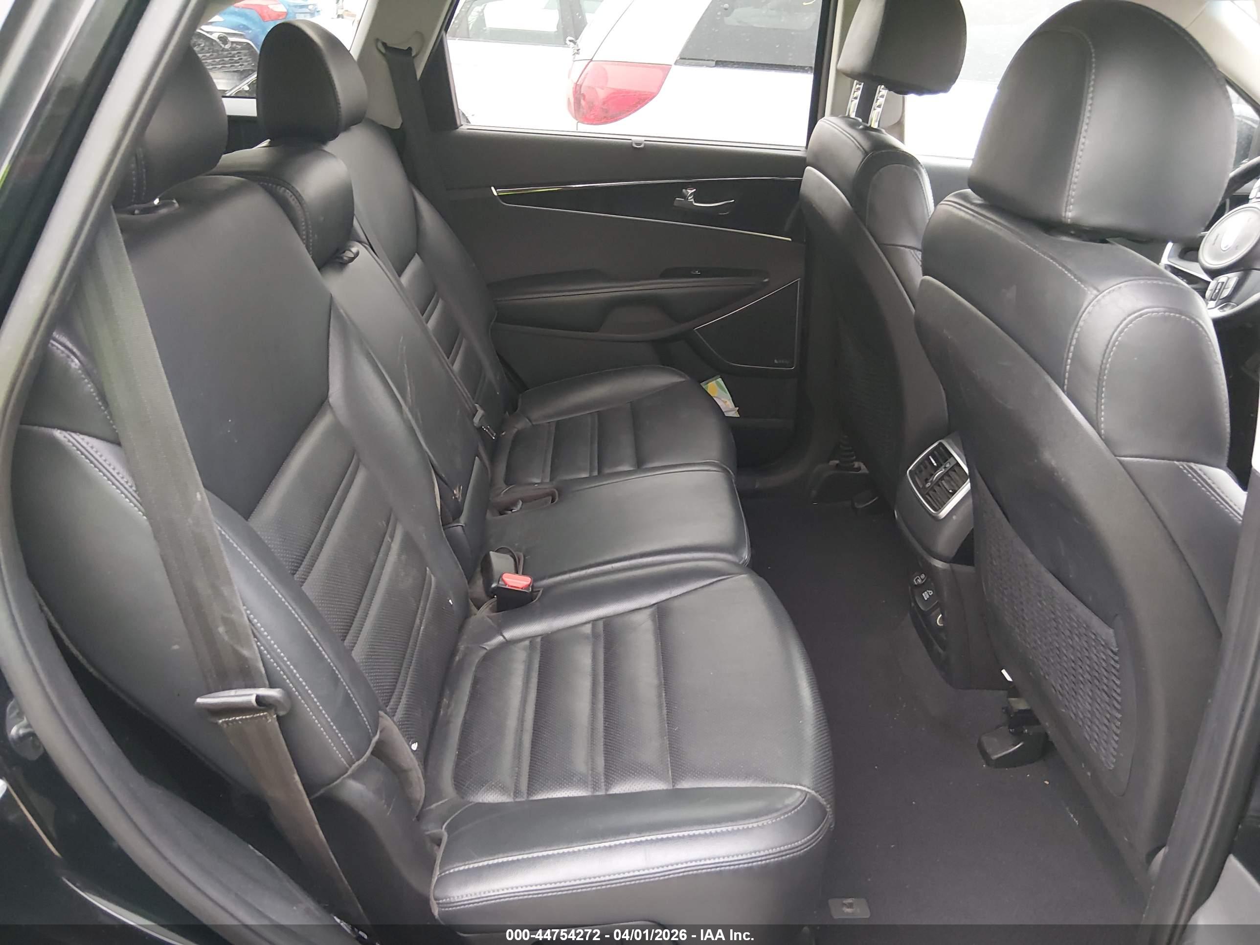 KIA SORENTO image 8