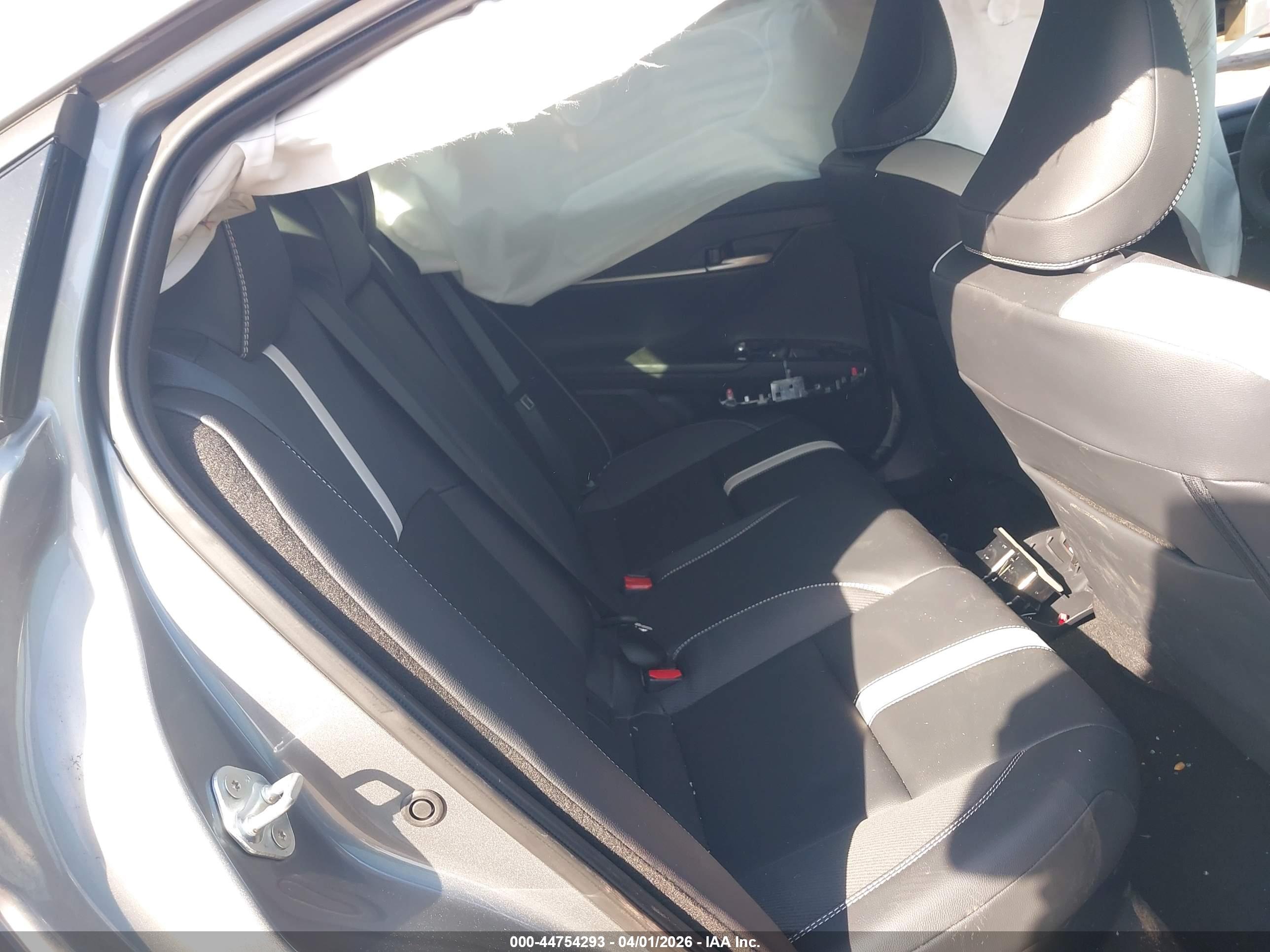 TOYOTA CAMRY image 8