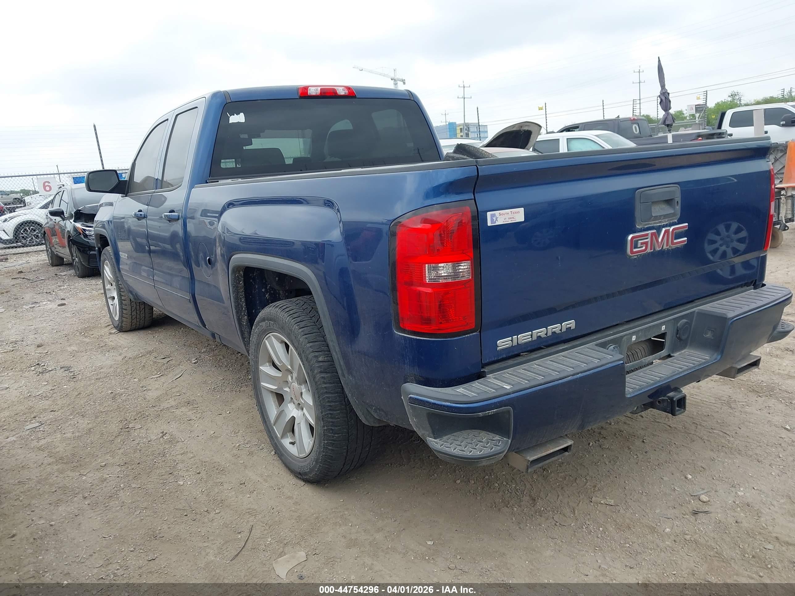 GMC SIERRA image 3