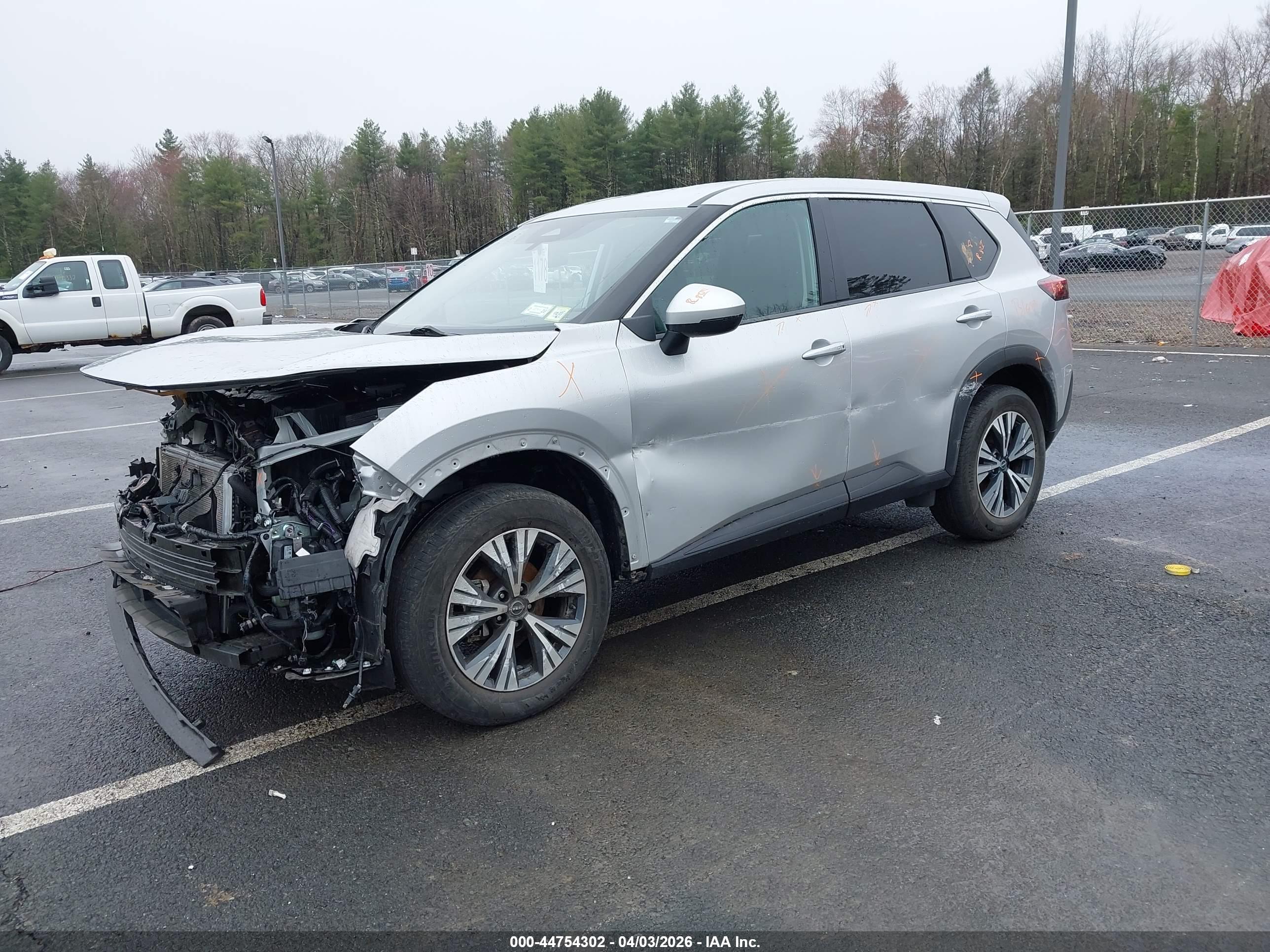 NISSAN ROGUE image 2