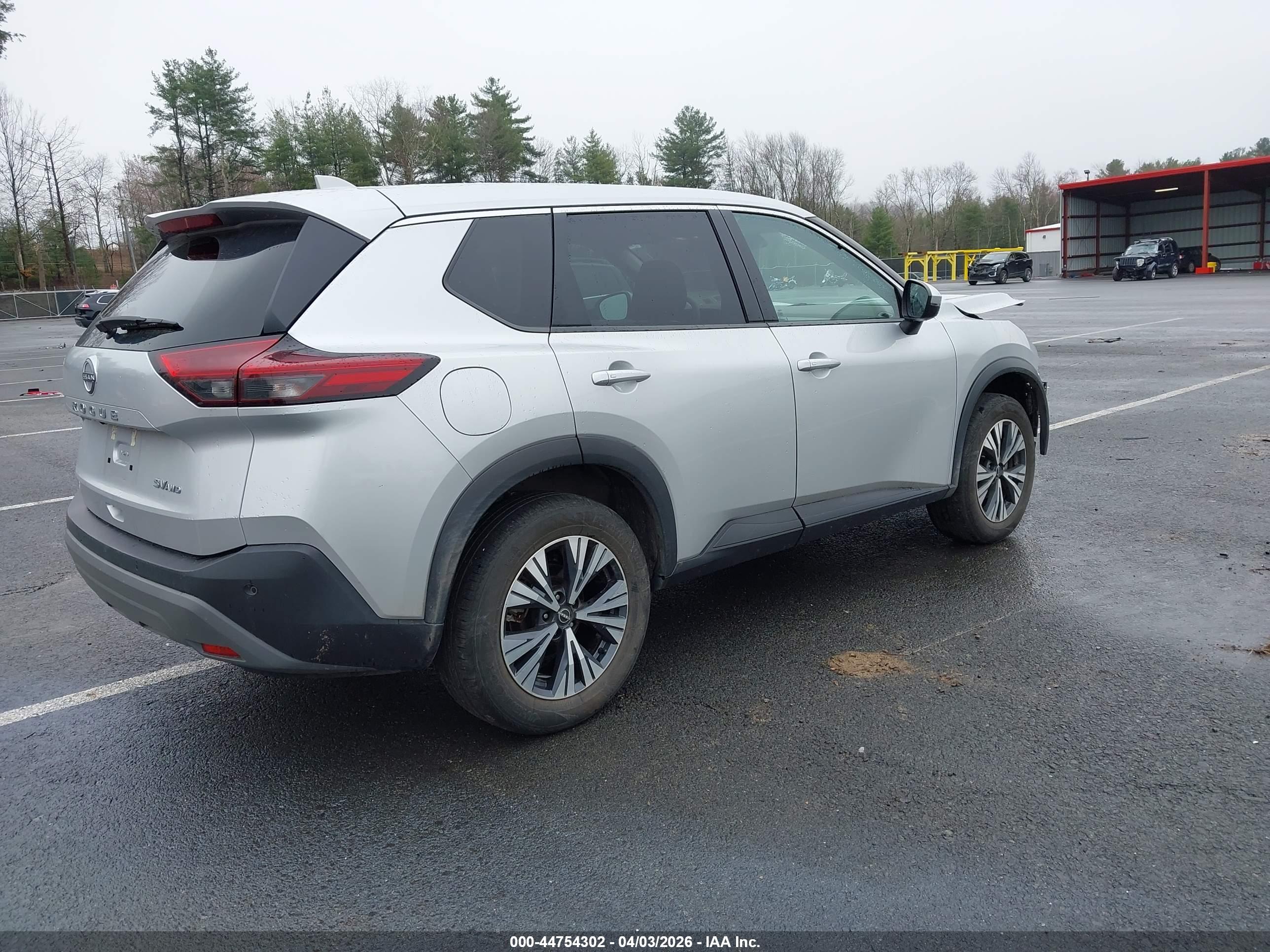 NISSAN ROGUE image 4