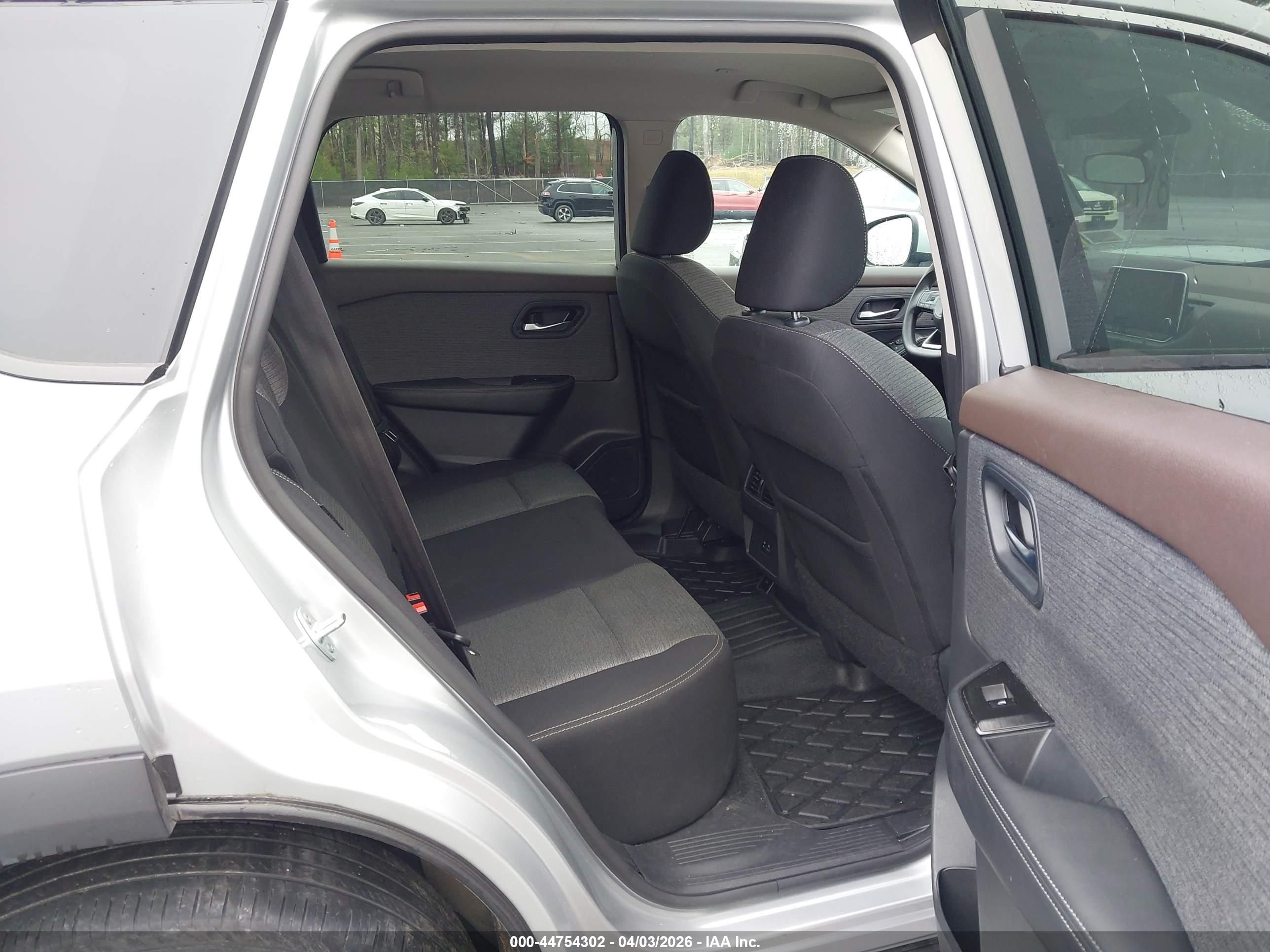 NISSAN ROGUE image 8
