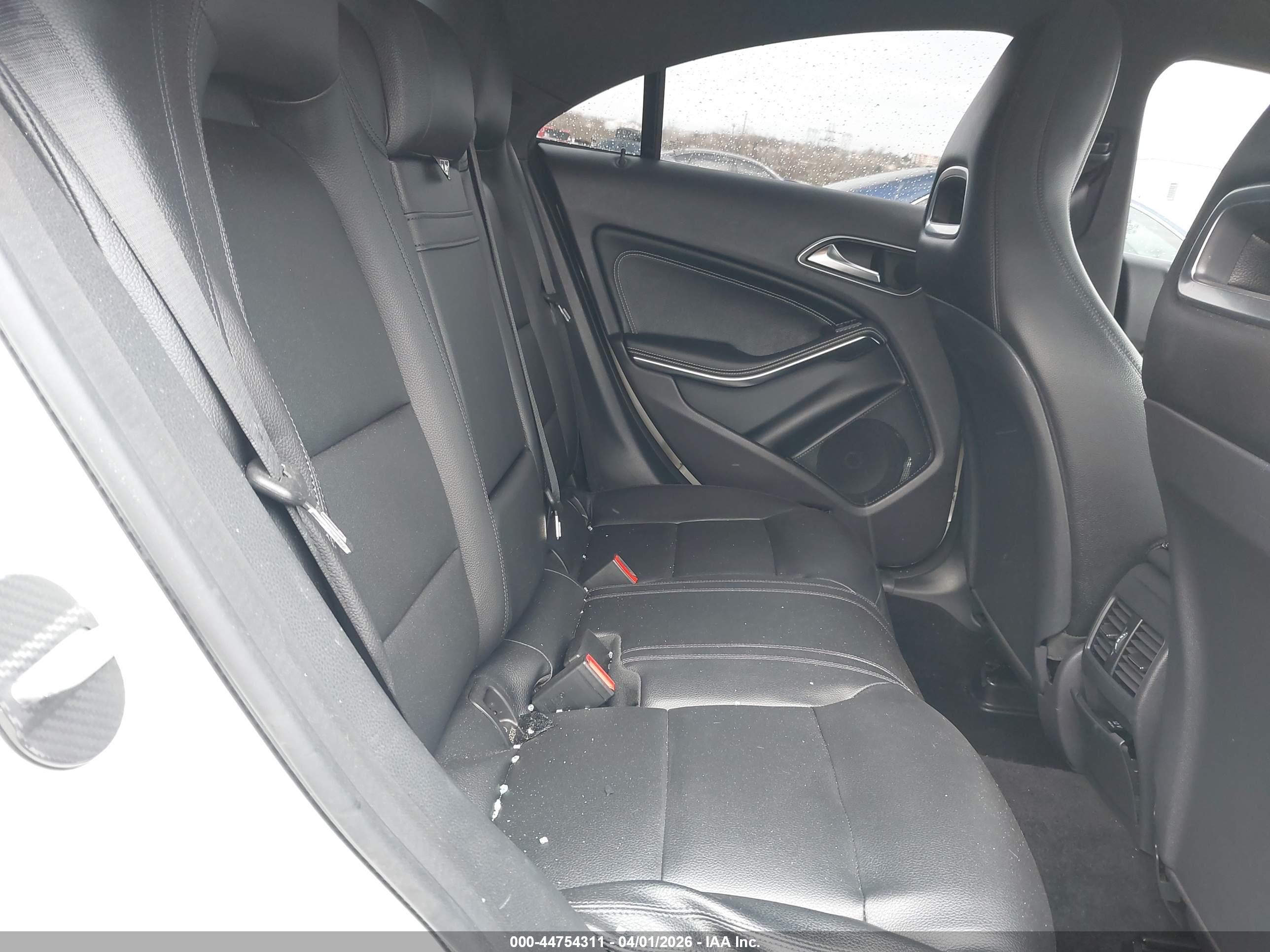MERCEDES-BENZ CLA image 8