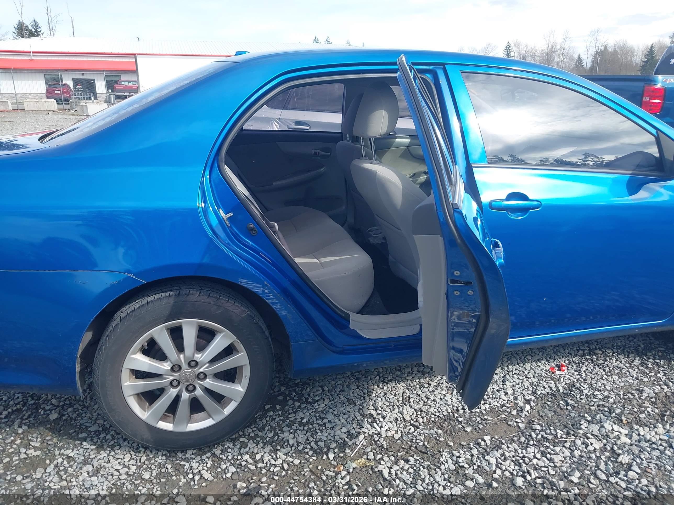 TOYOTA COROLLA image 8