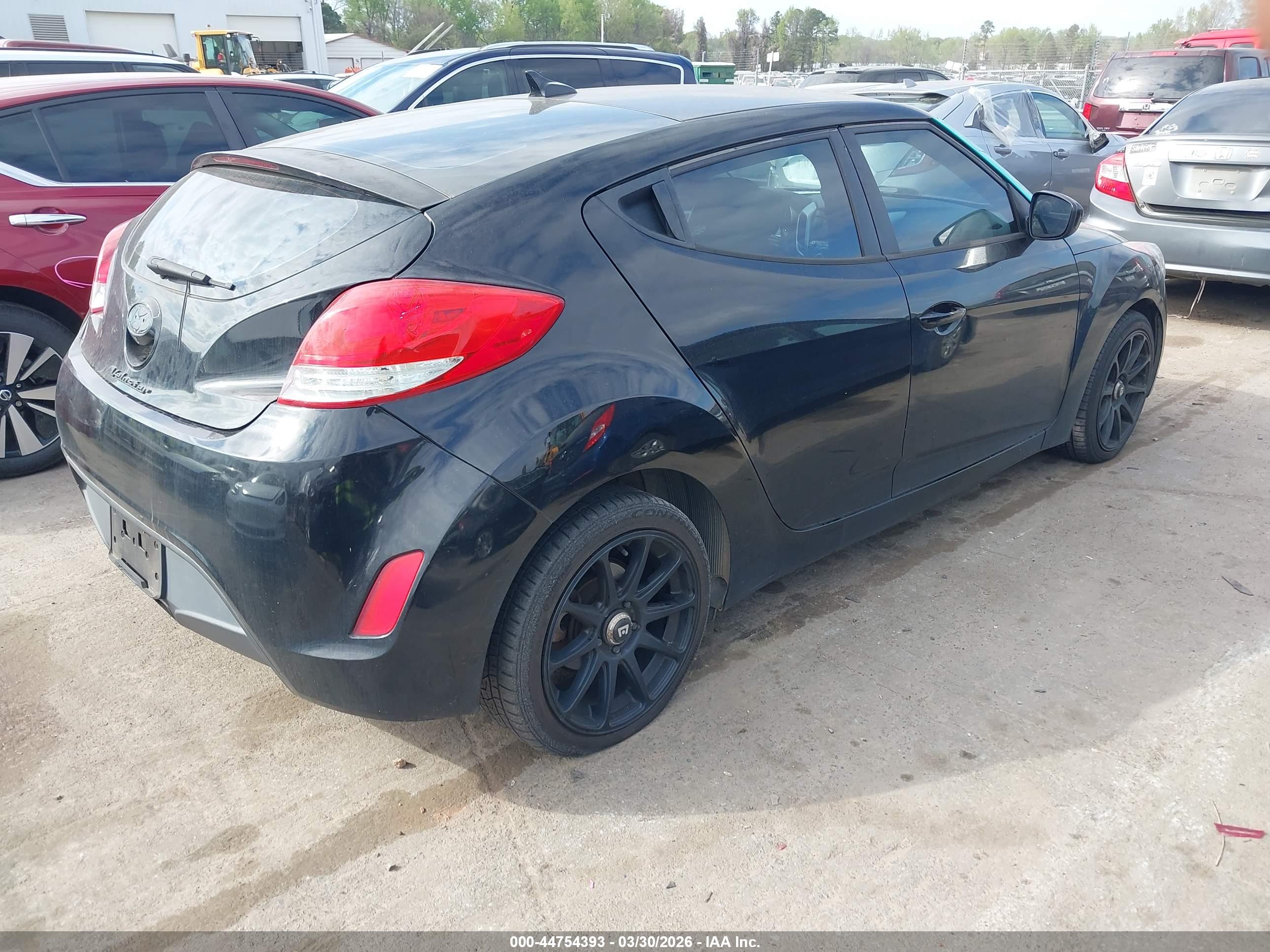 HYUNDAI VELOSTER image 4