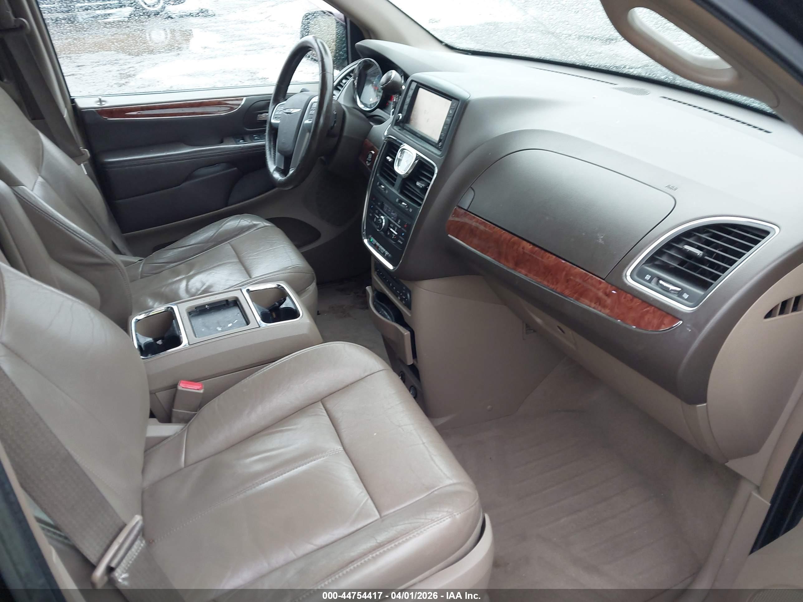 CHRYSLER TOWN image 5