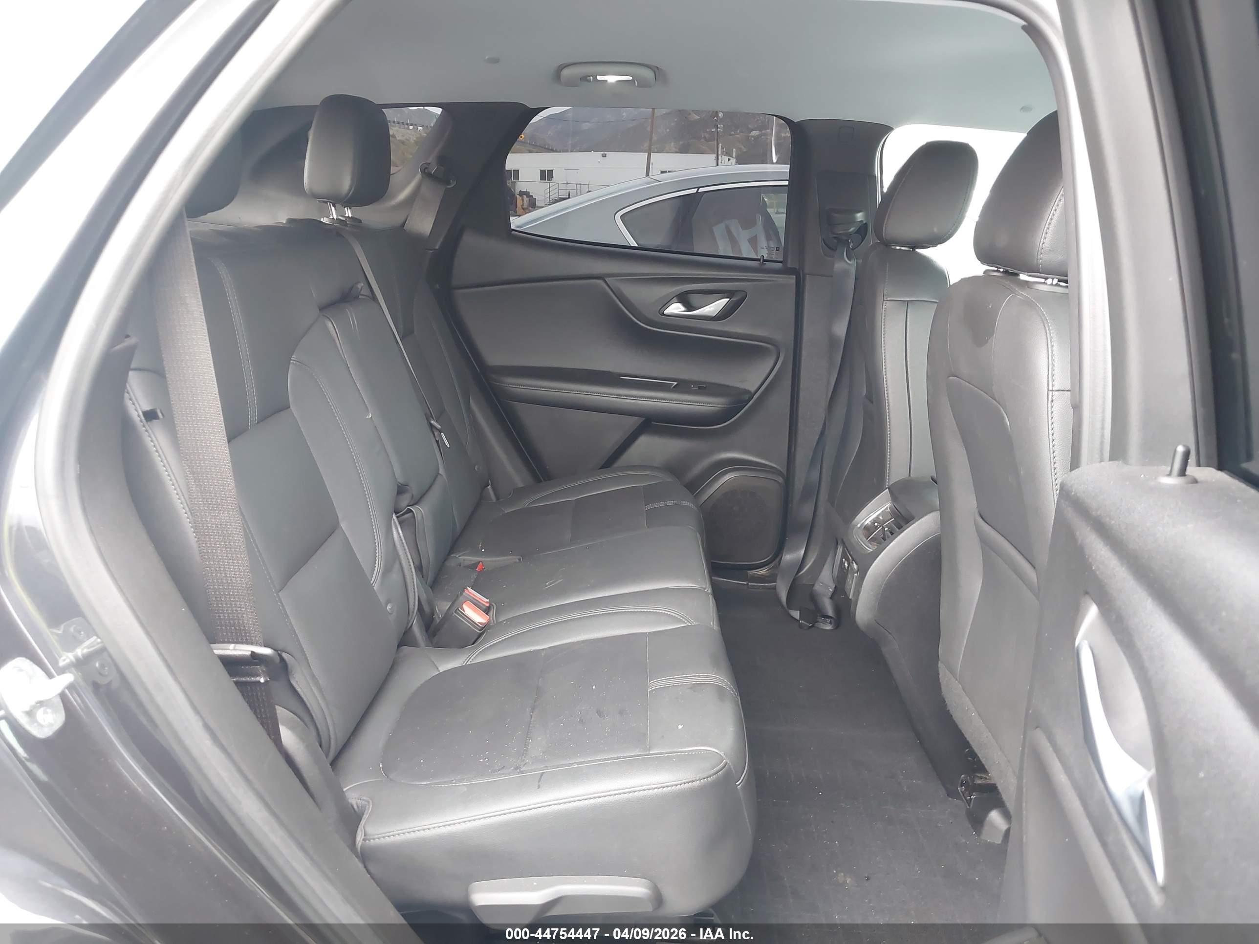 CHEVROLET BLAZER image 8