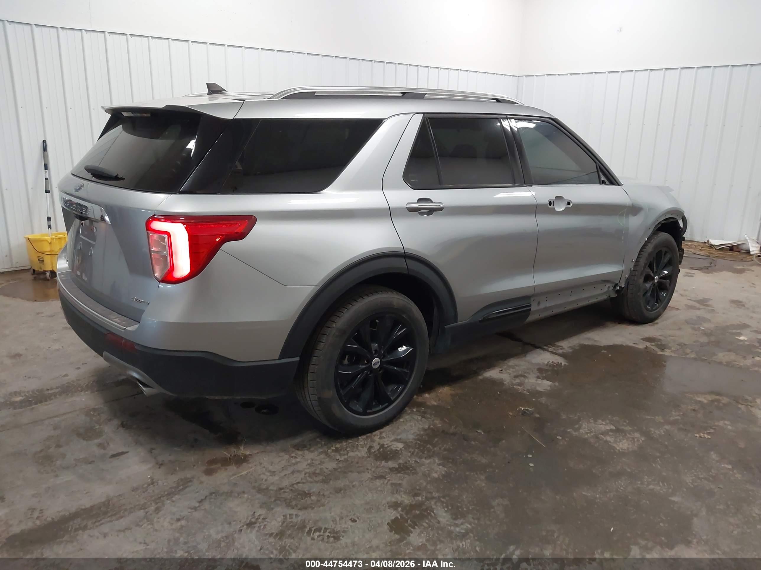 FORD EXPLORER image 4