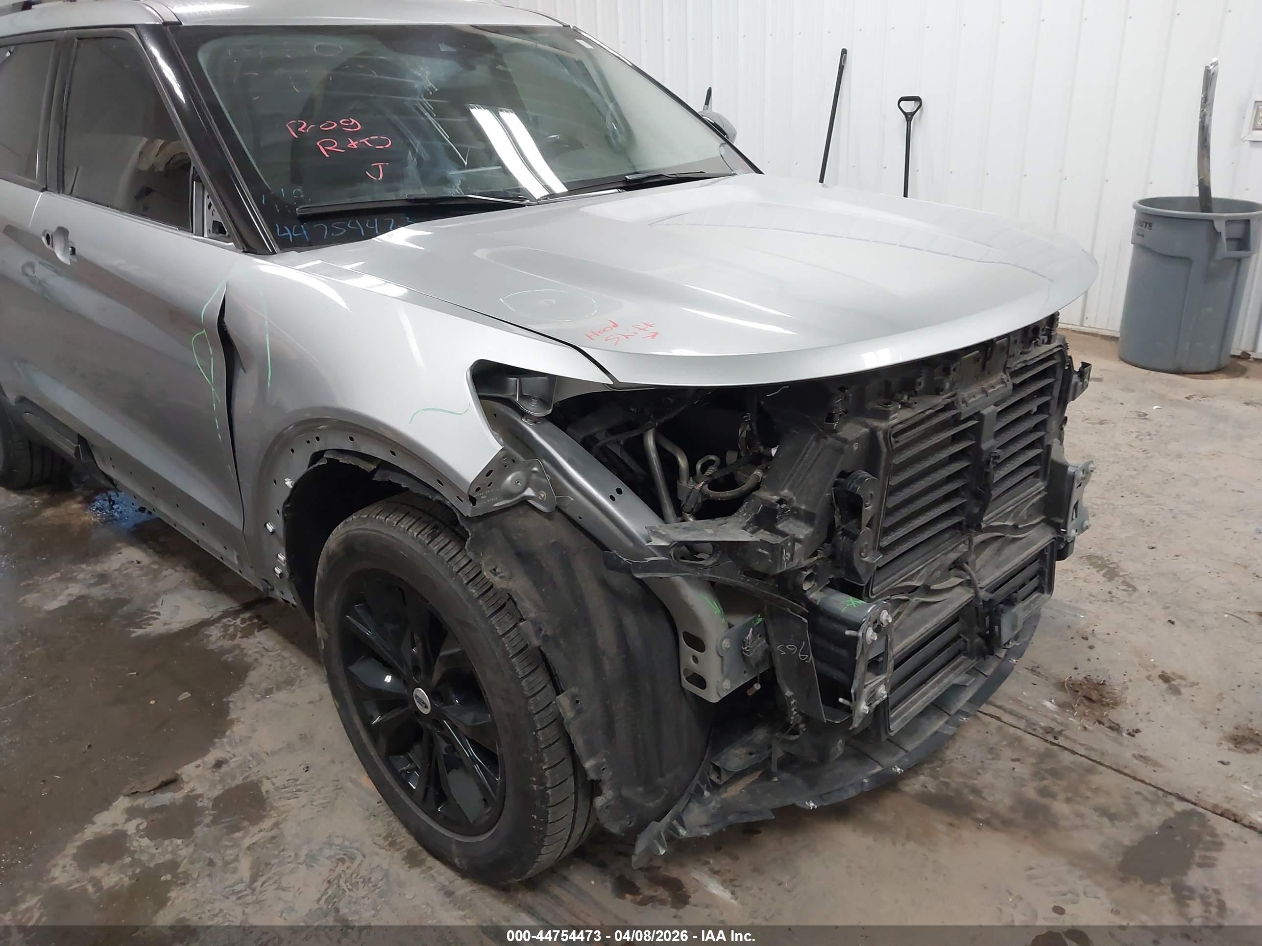 FORD EXPLORER image 6