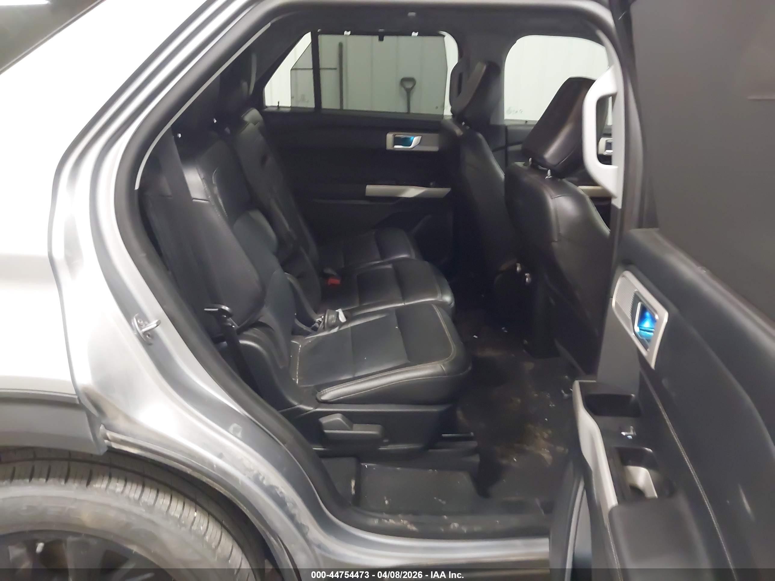 FORD EXPLORER image 8