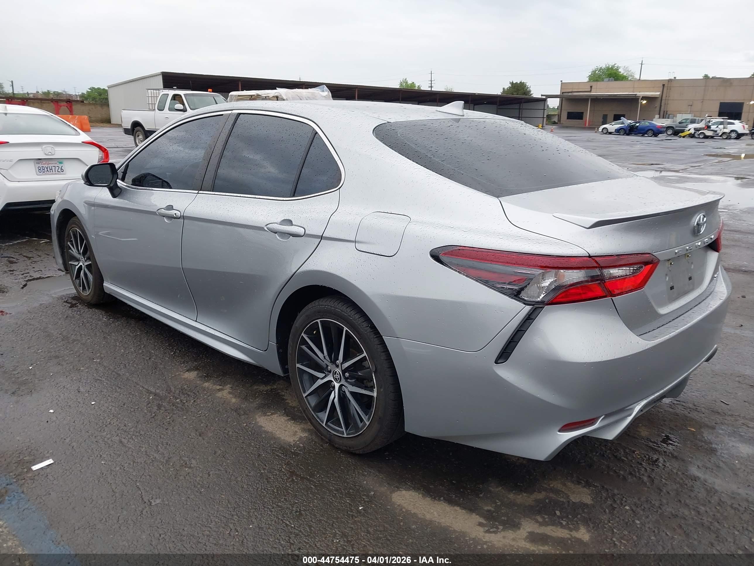 TOYOTA CAMRY image 3