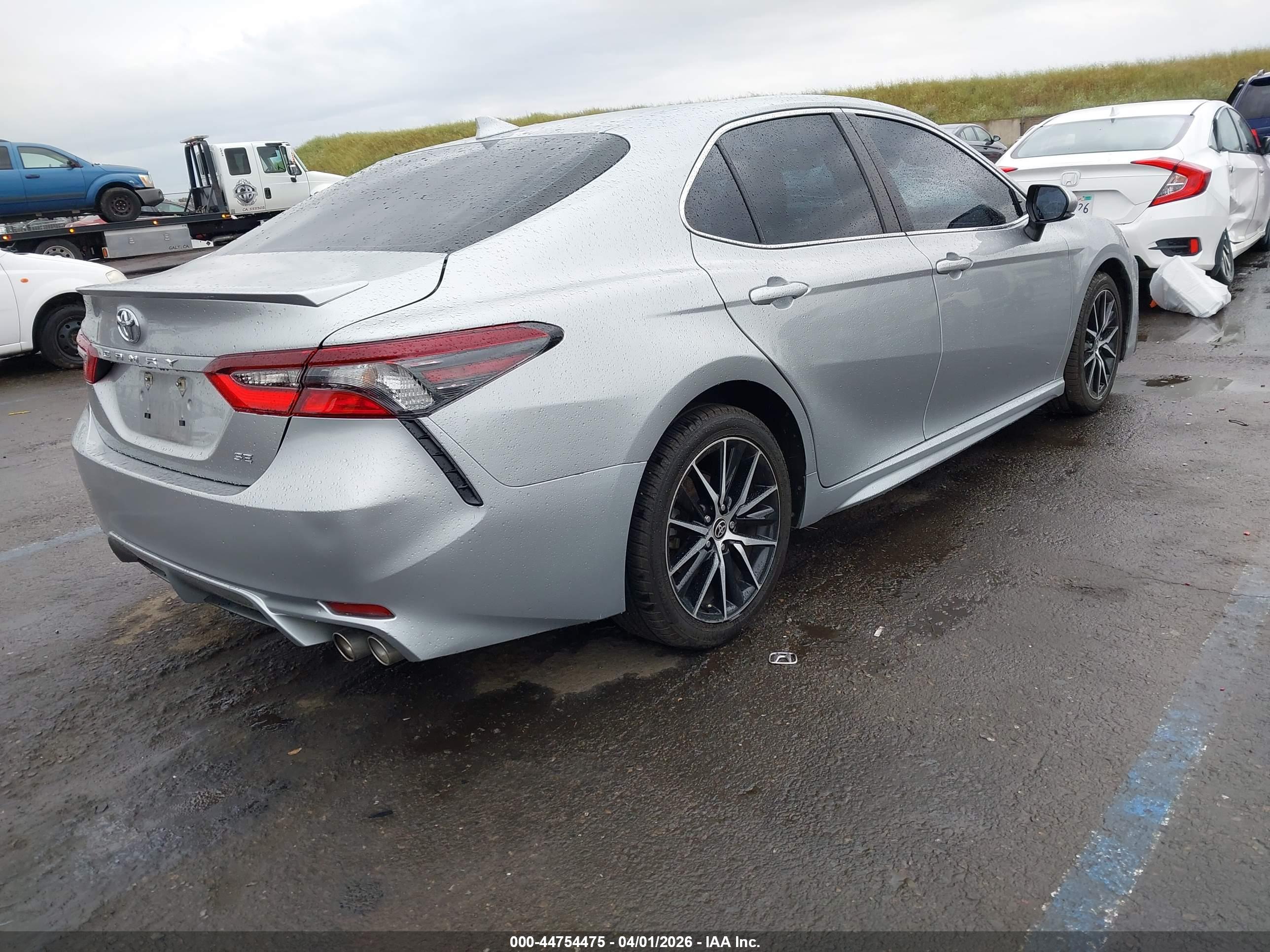 TOYOTA CAMRY image 4