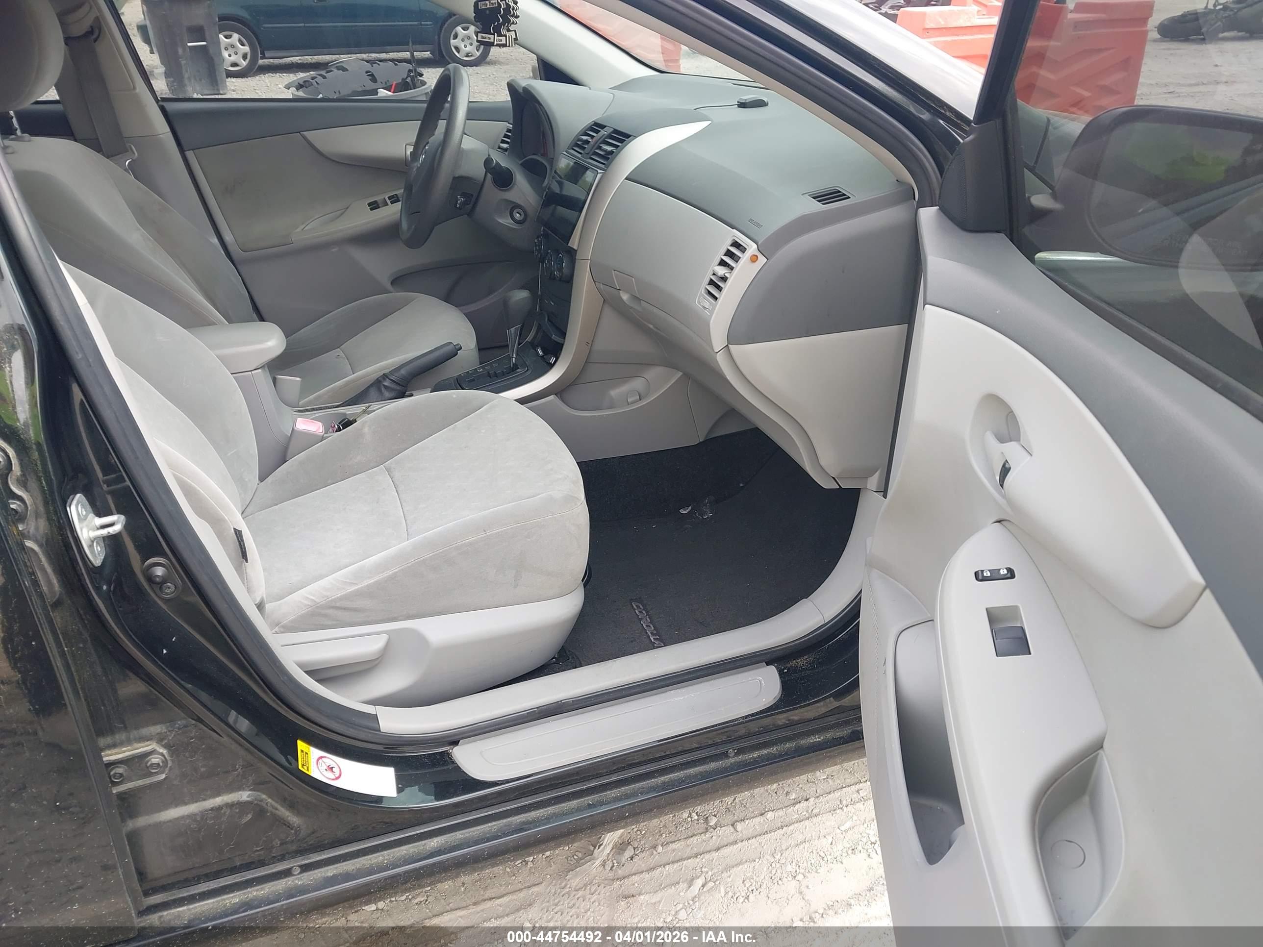 TOYOTA COROLLA image 5