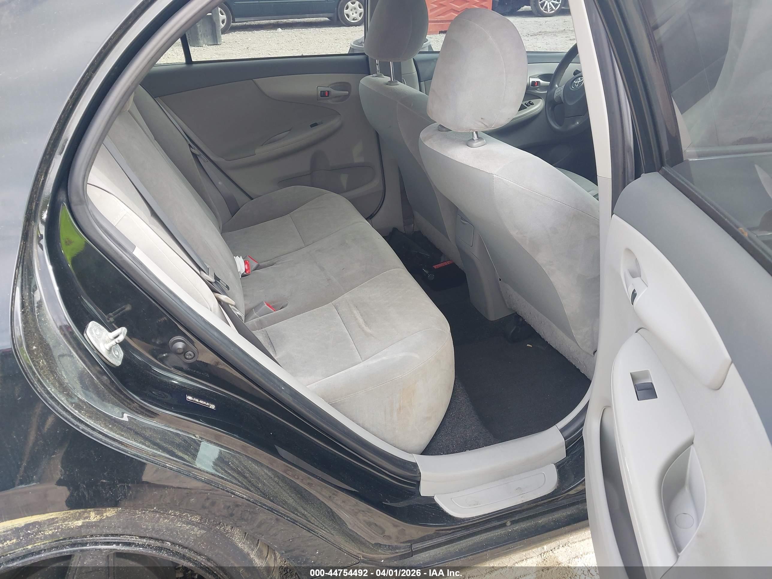 TOYOTA COROLLA image 8