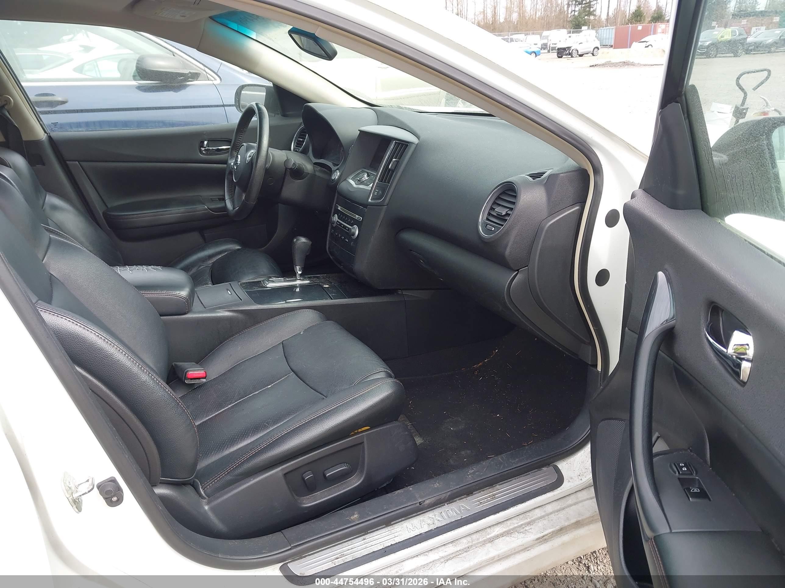 NISSAN MAXIMA image 5