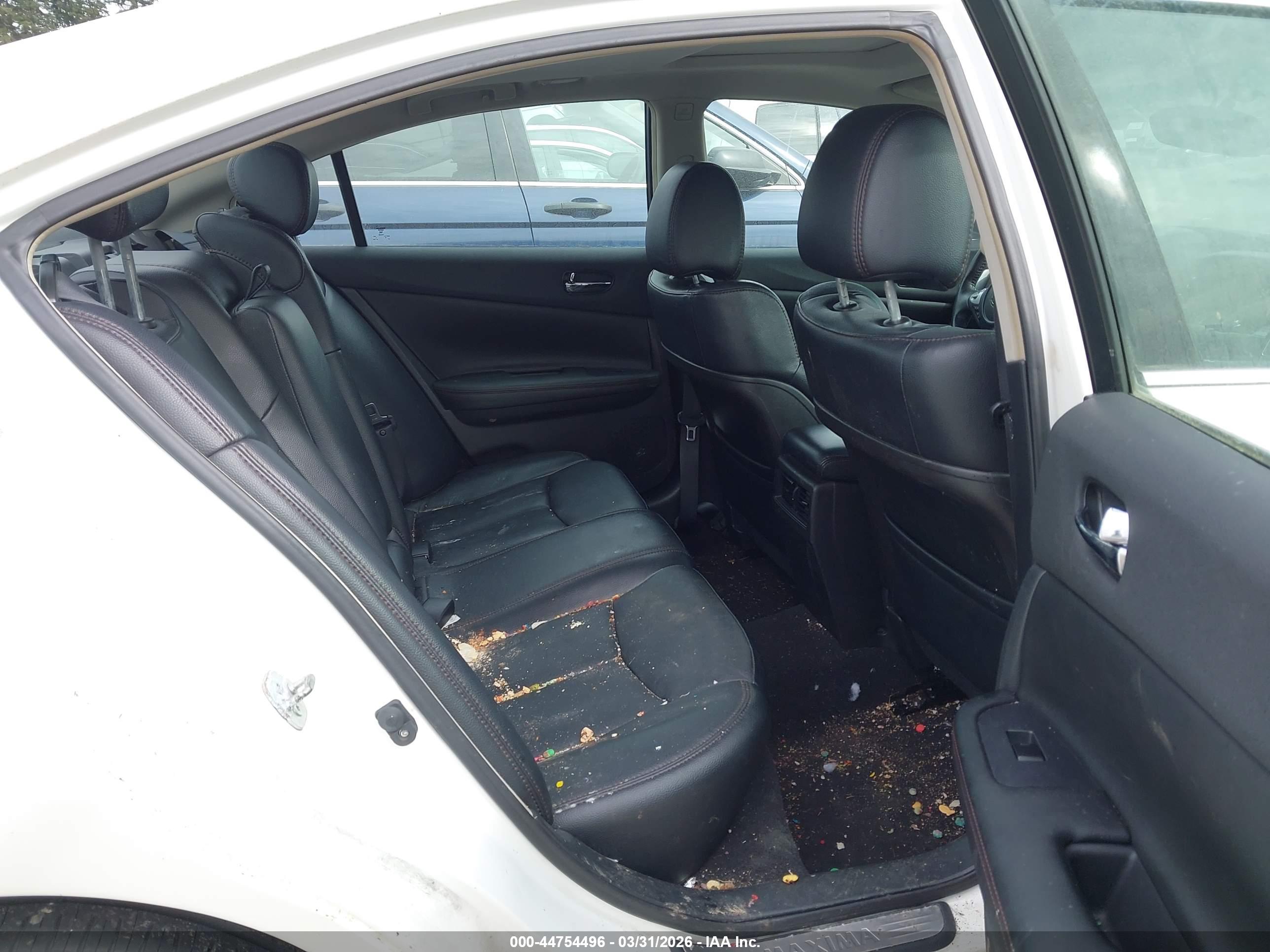NISSAN MAXIMA image 8