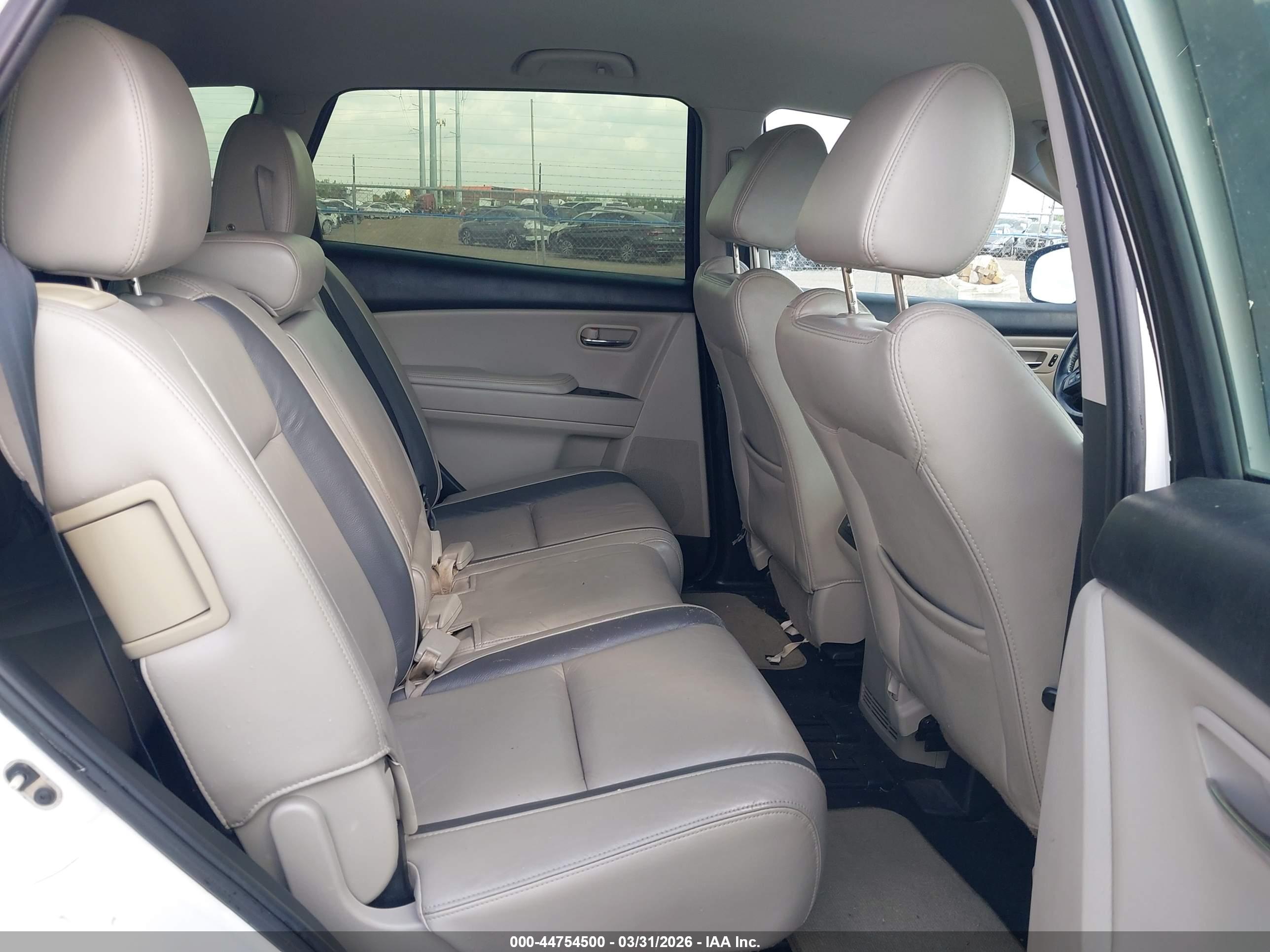 MAZDA CX-9 image 8