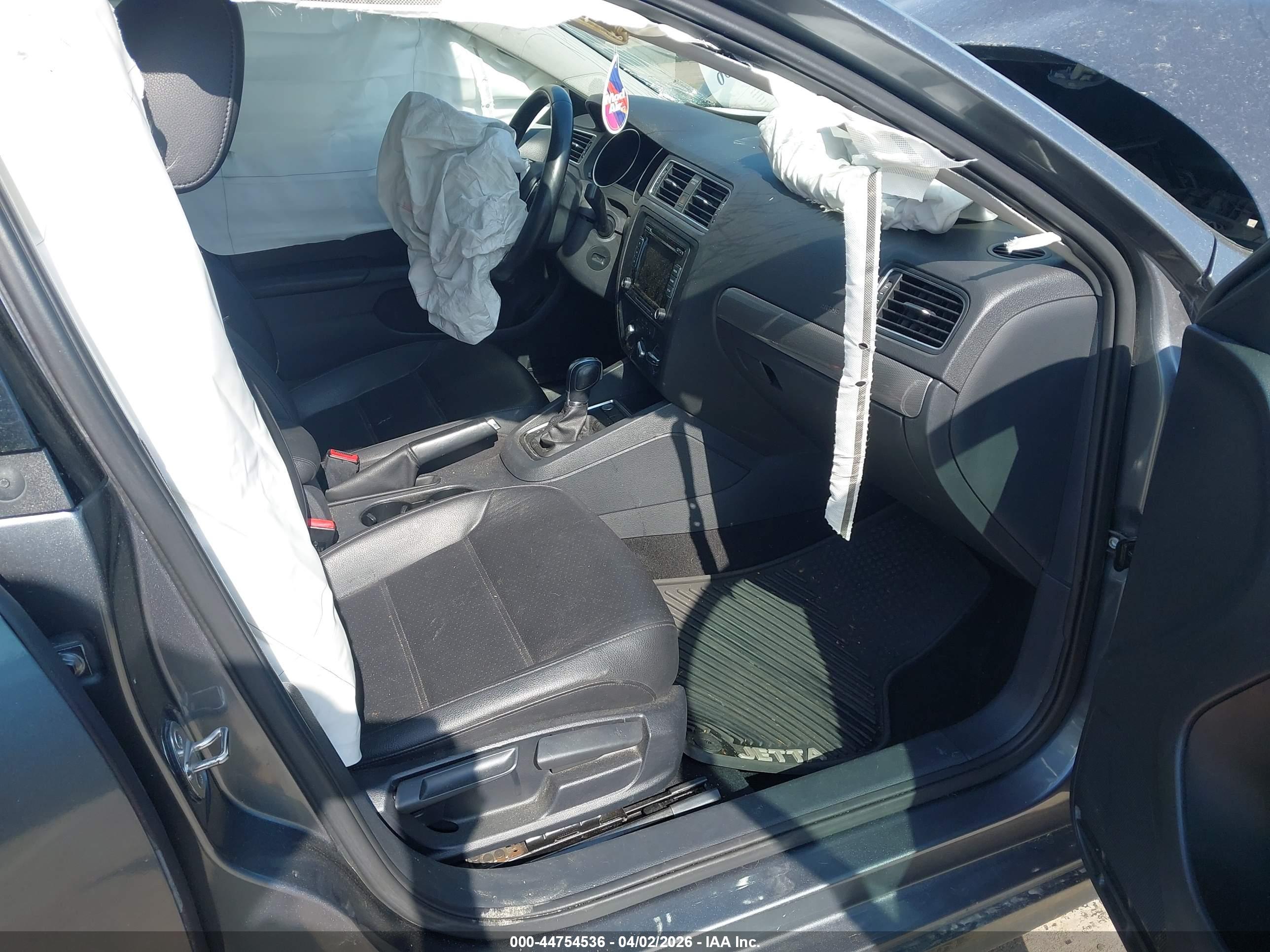VOLKSWAGEN JETTA image 5