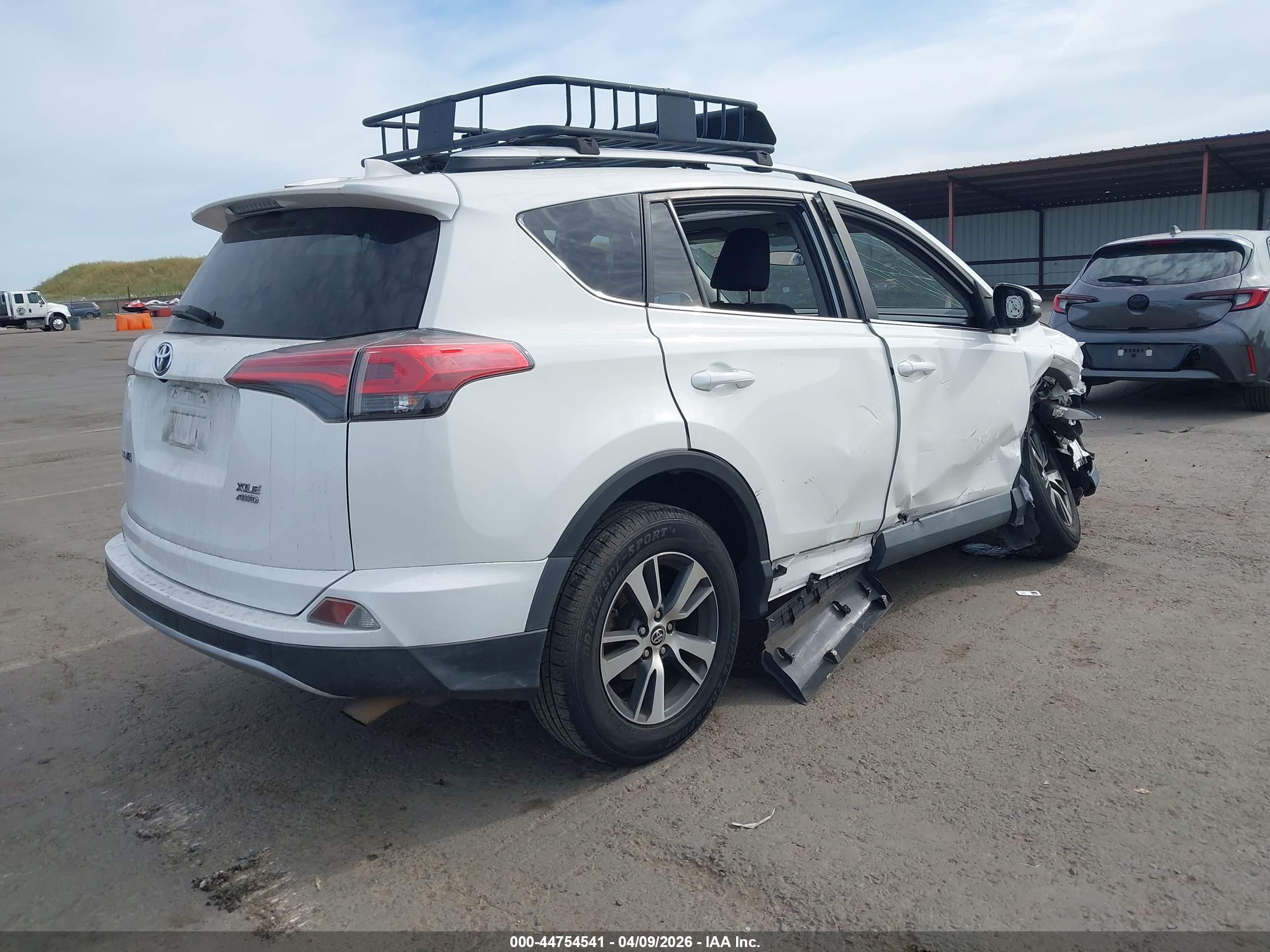 TOYOTA RAV4 image 4