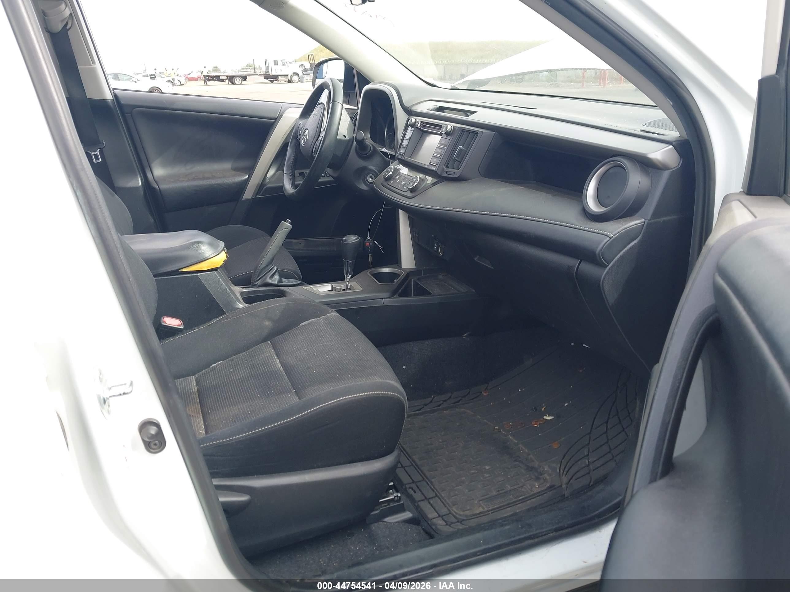 TOYOTA RAV4 image 5