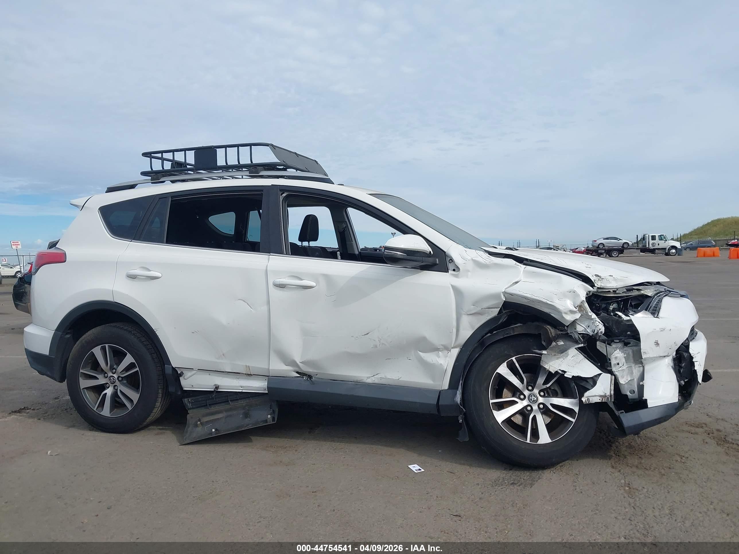 TOYOTA RAV4 image 6